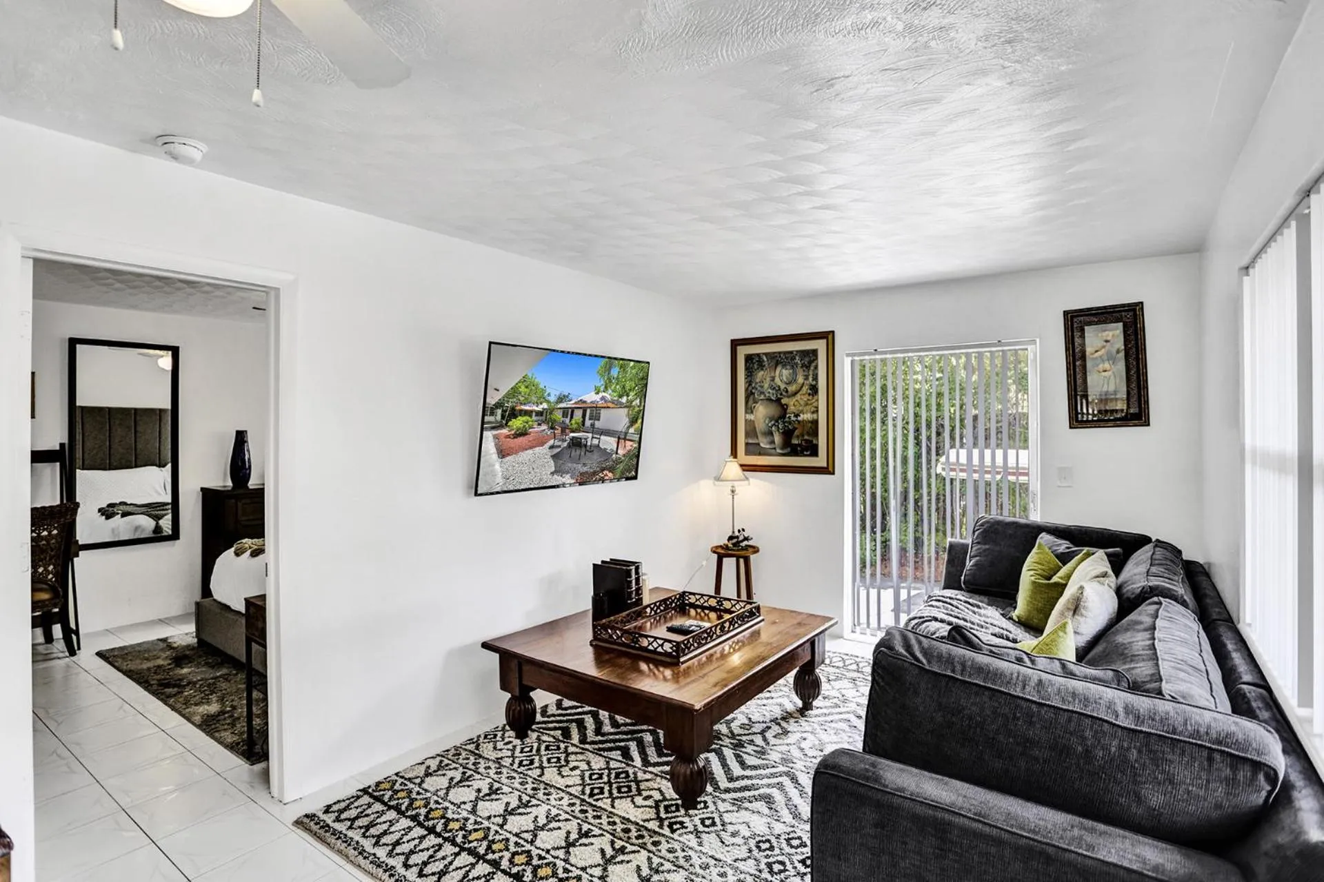 Living room in Victoria Park Regency