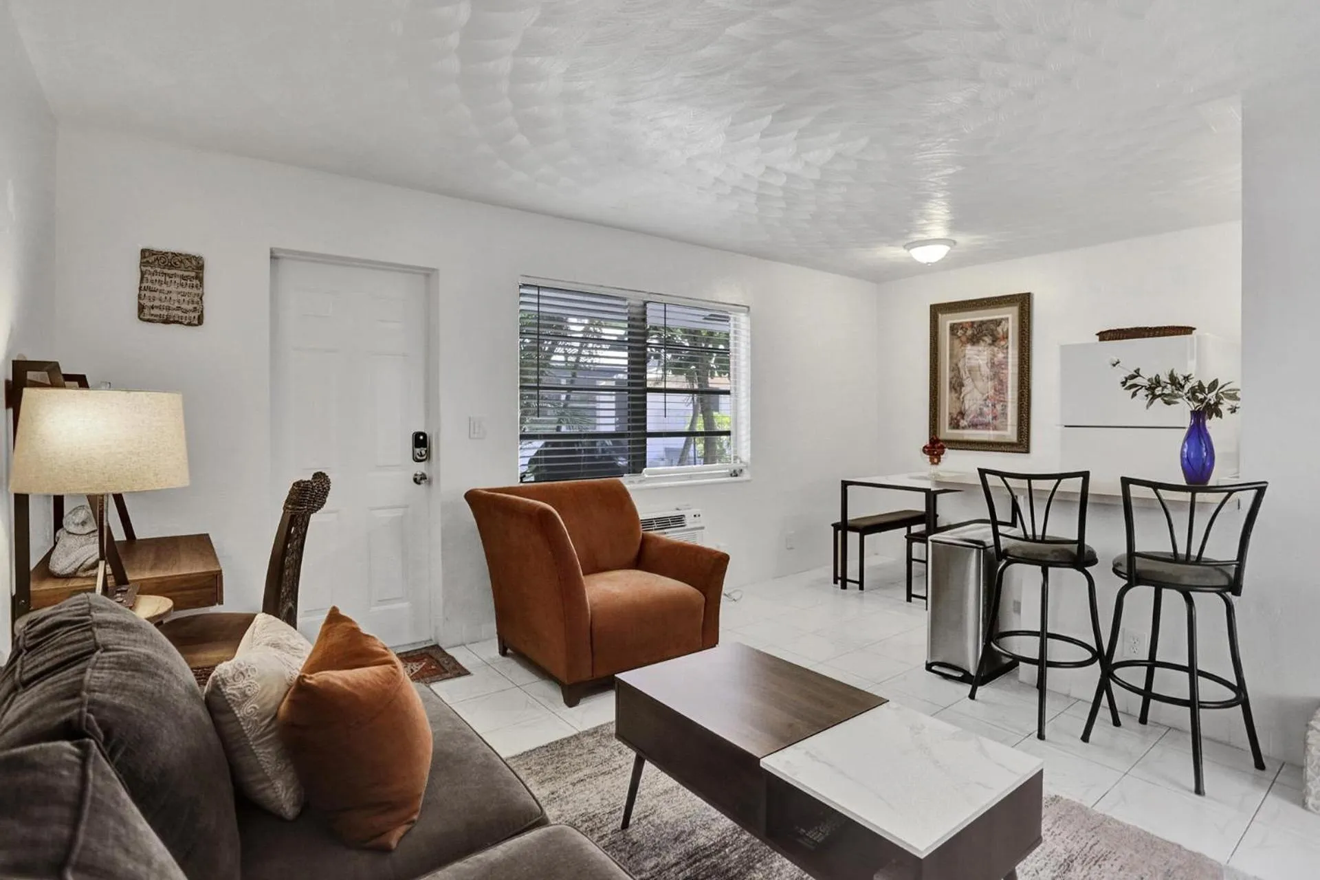 Living room in Victoria Park Regency