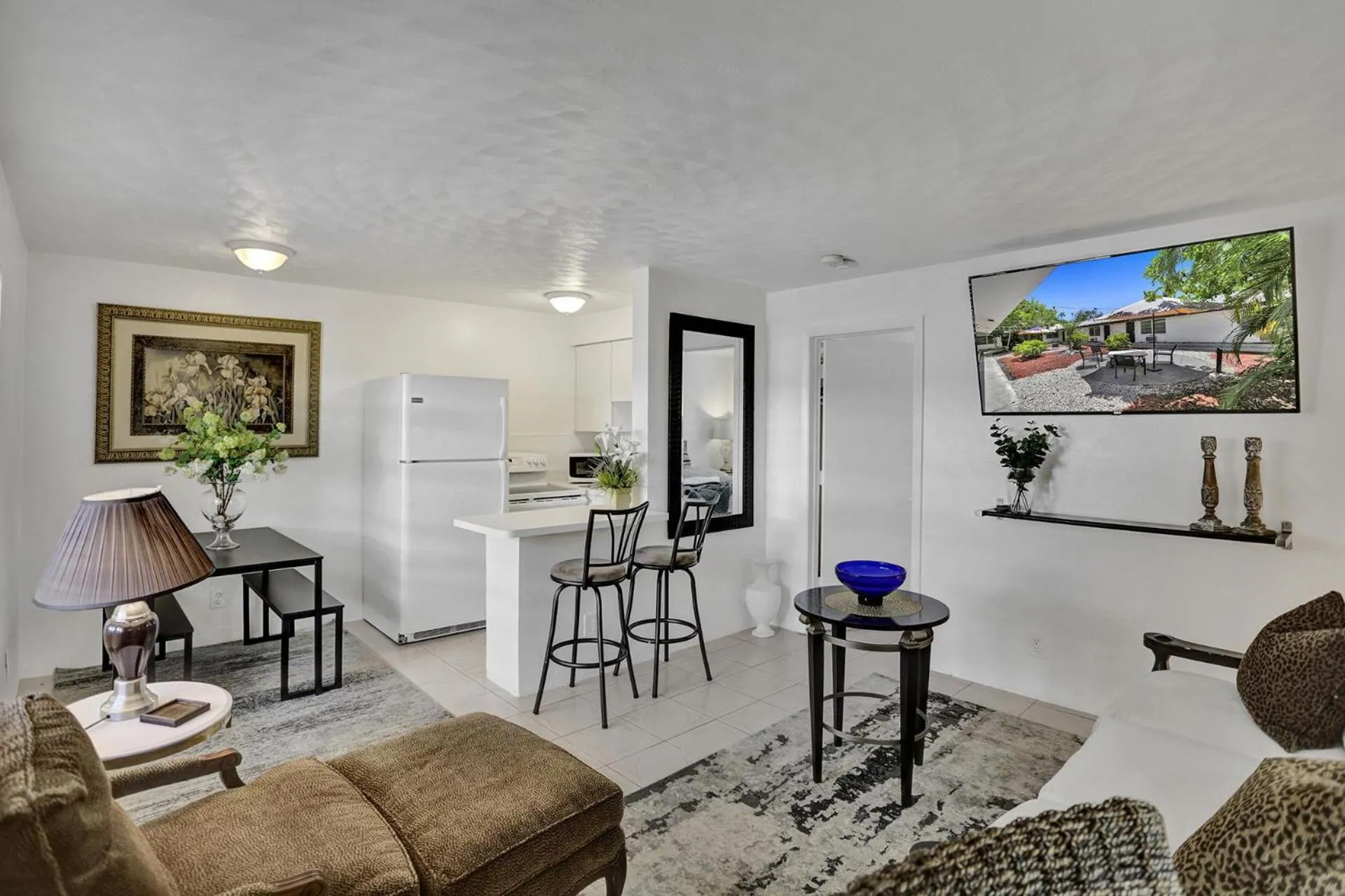 Living room in Victoria Park Regency