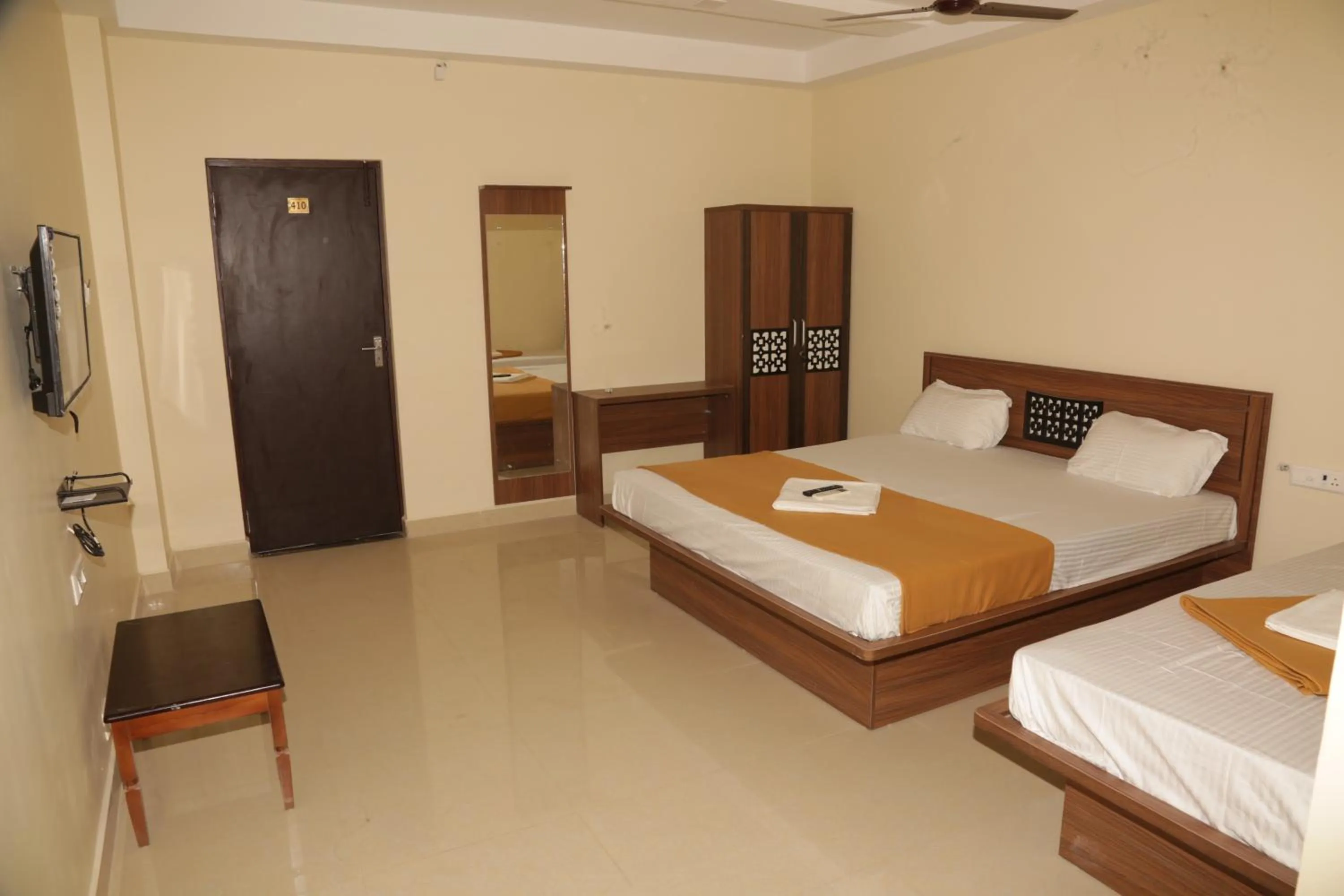 Bed in Santhosh Inn