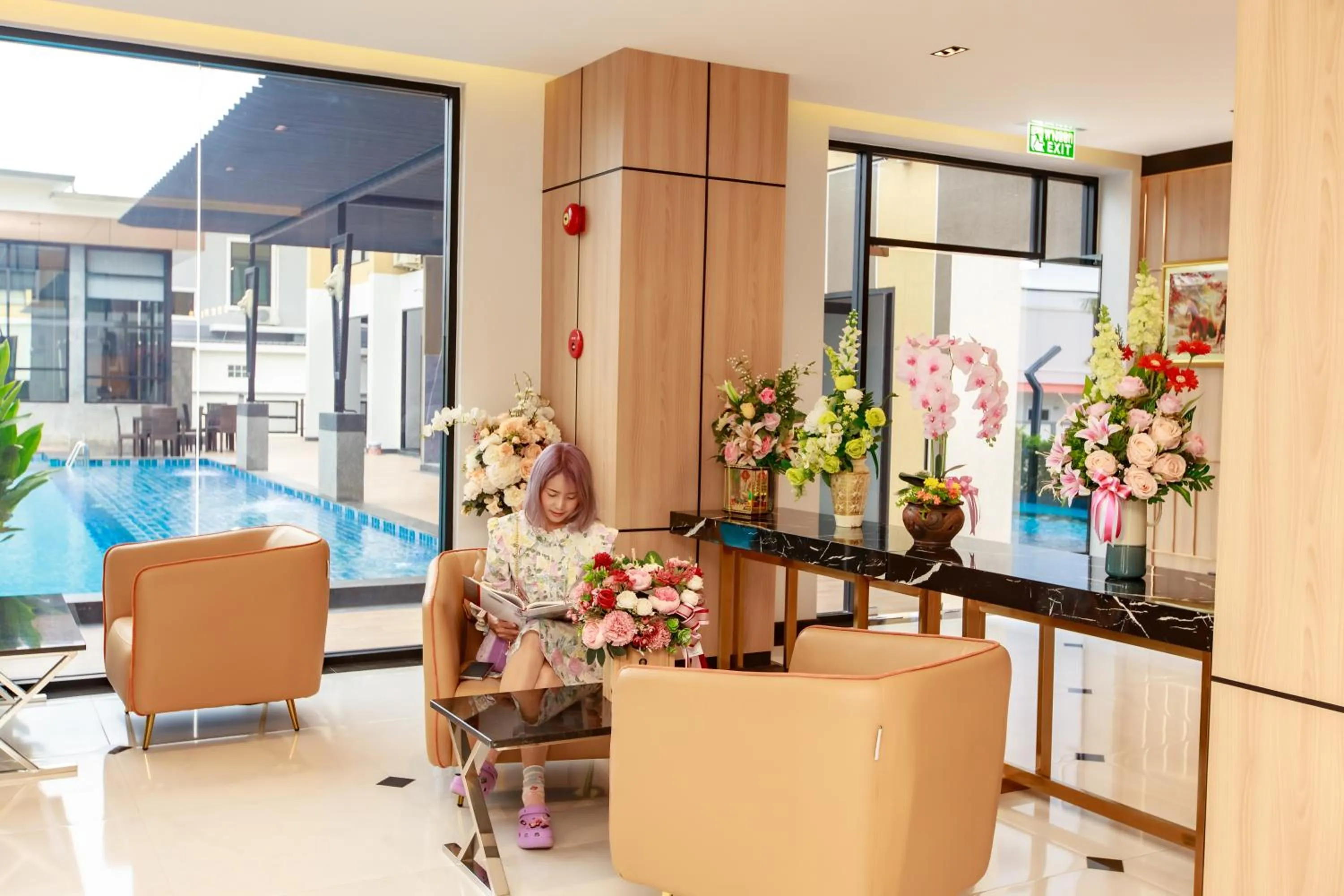 Seating area in Siri Hotel Lumphun