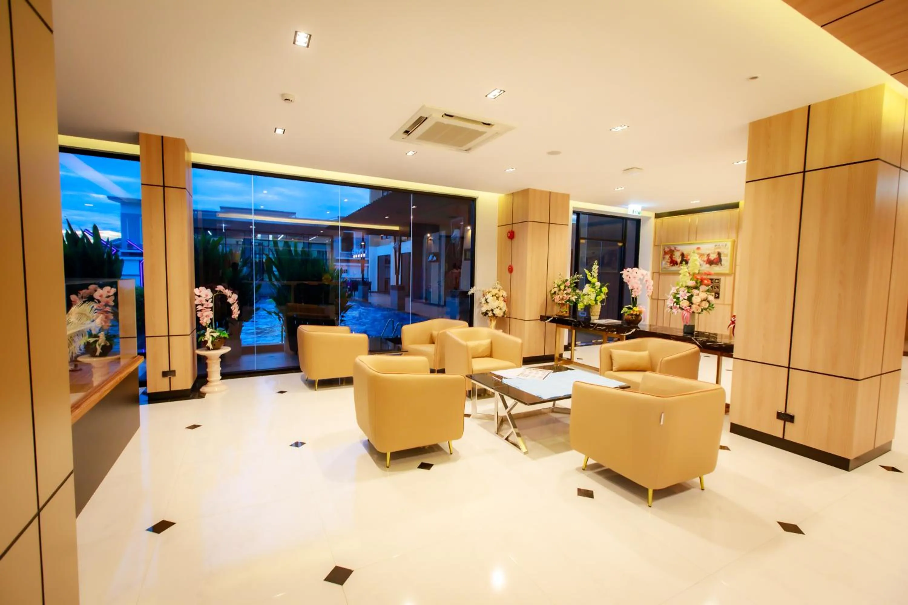 Seating area in Siri Hotel Lumphun