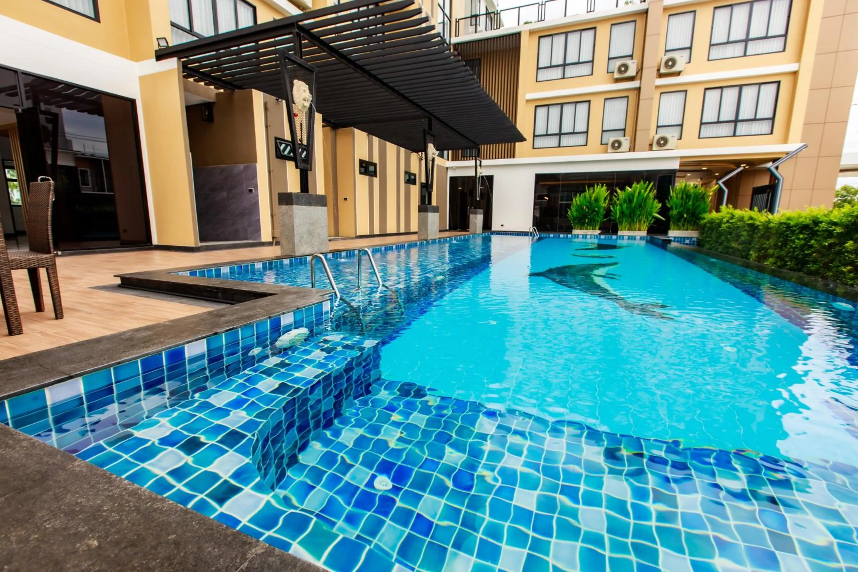 Swimming pool in Siri Hotel Lumphun