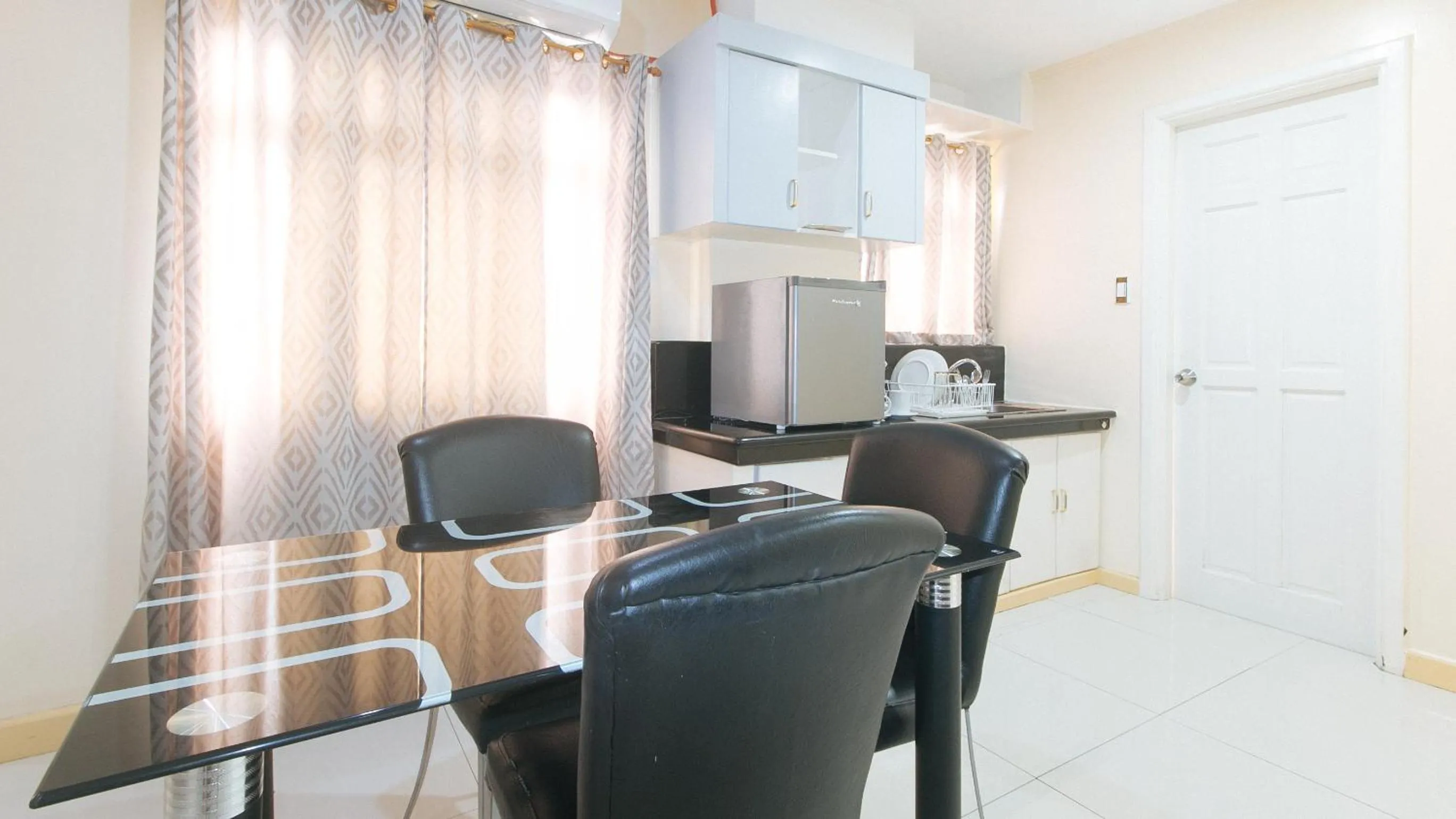 Kitchen or kitchenette in 153 Silverio Suites Paranaque City