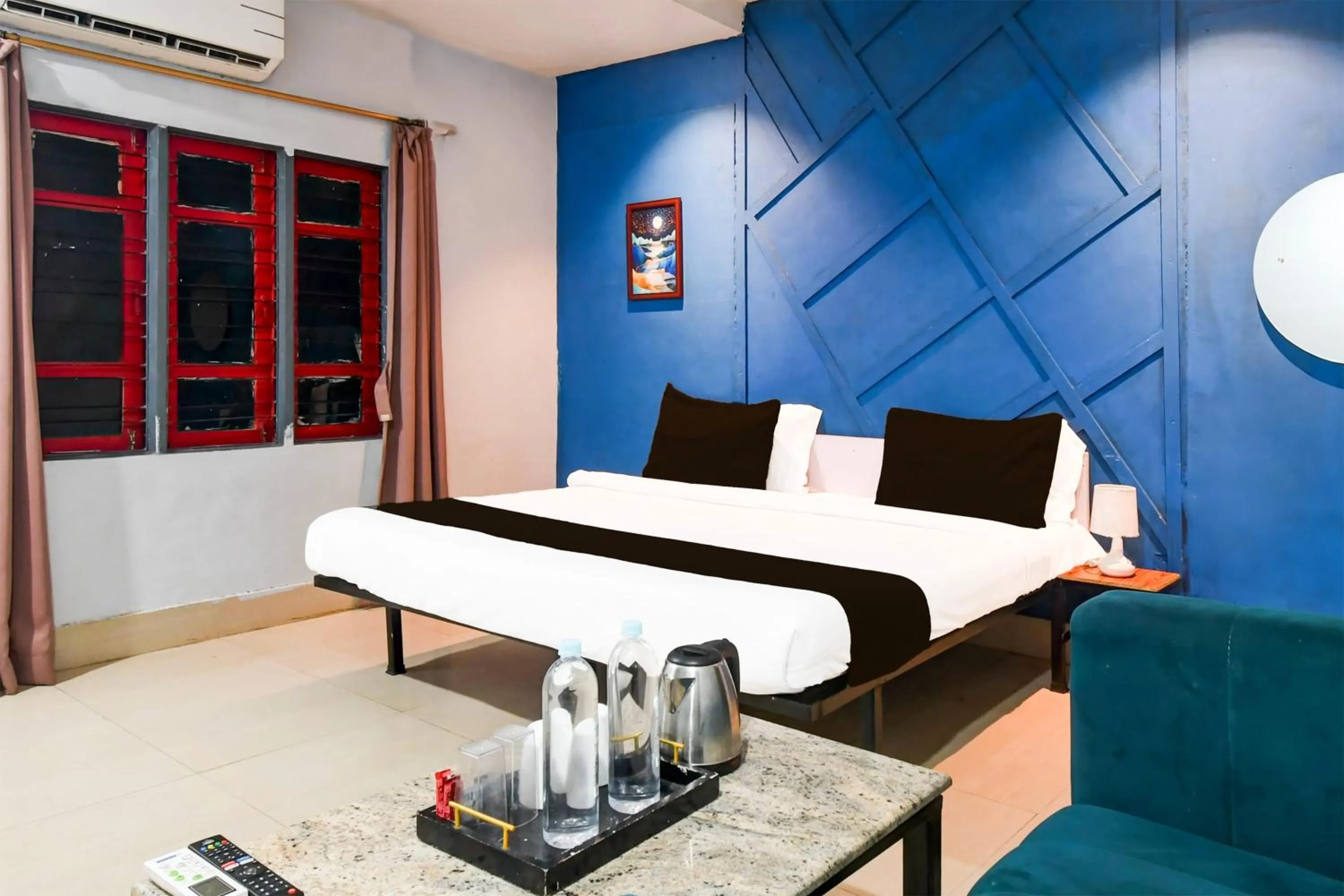 Bedroom, Bed in Hotel O Neatflix And Chill