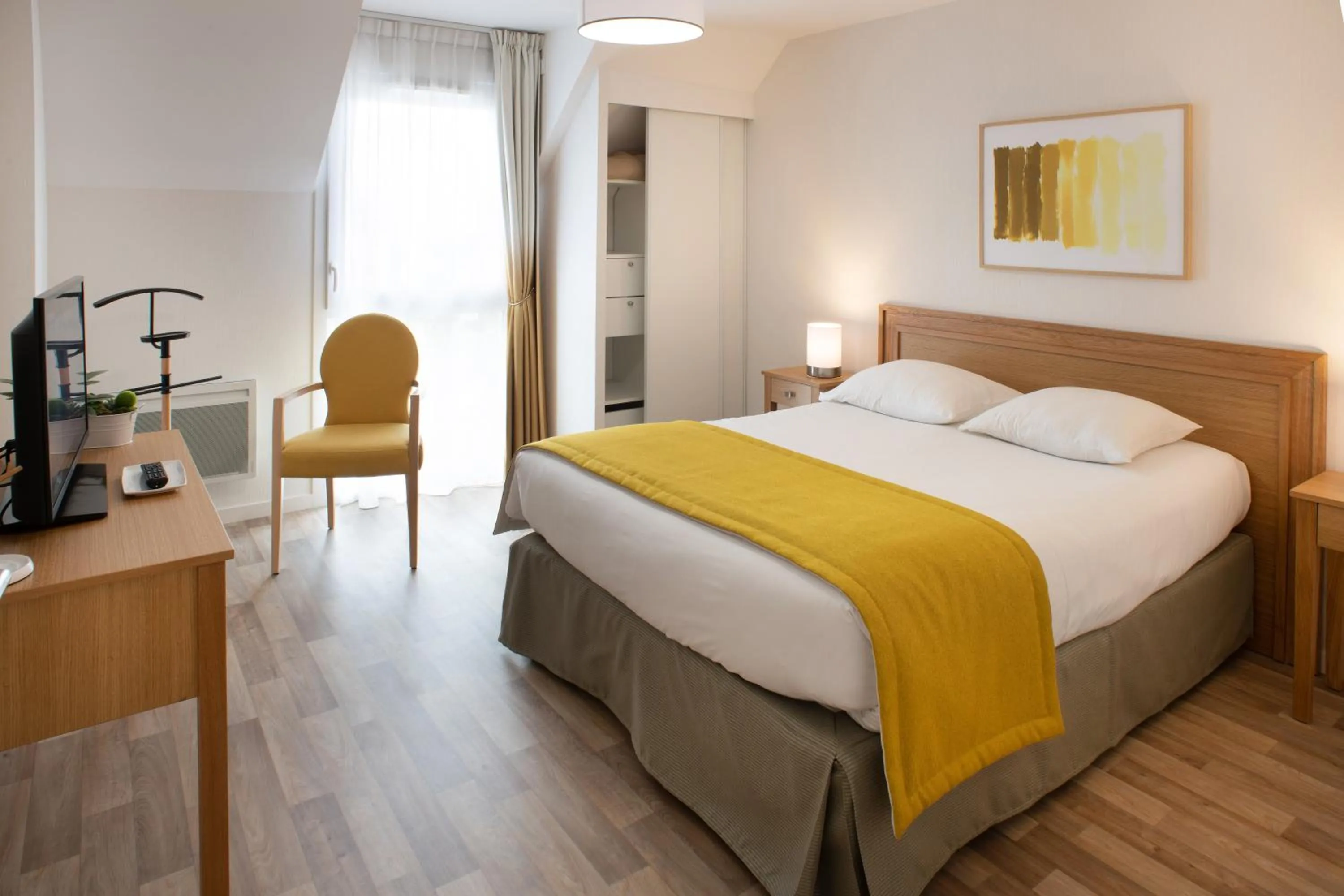 Photo of the whole room, Bed in DOMITYS Les Mosaïques