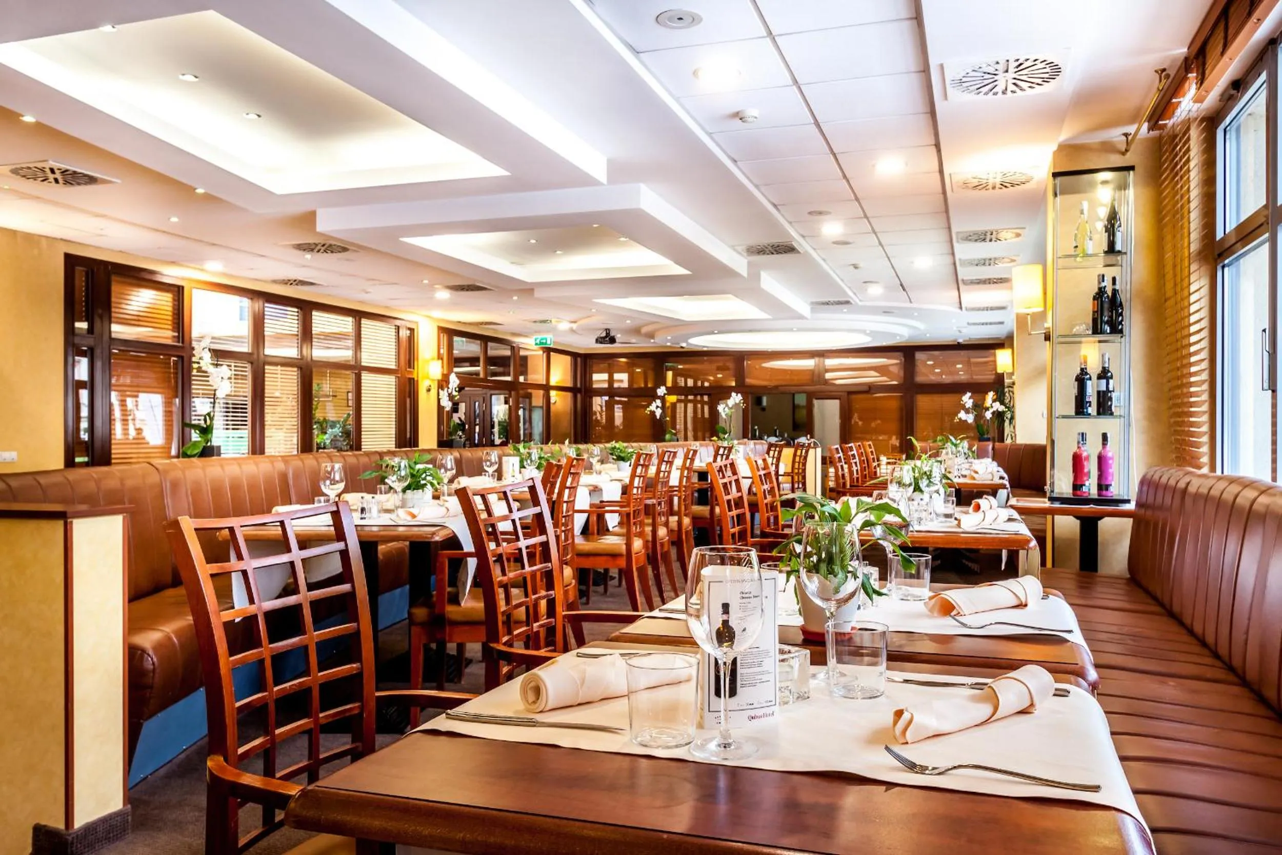 Restaurant/places to eat in Qubus Hotel Legnica
