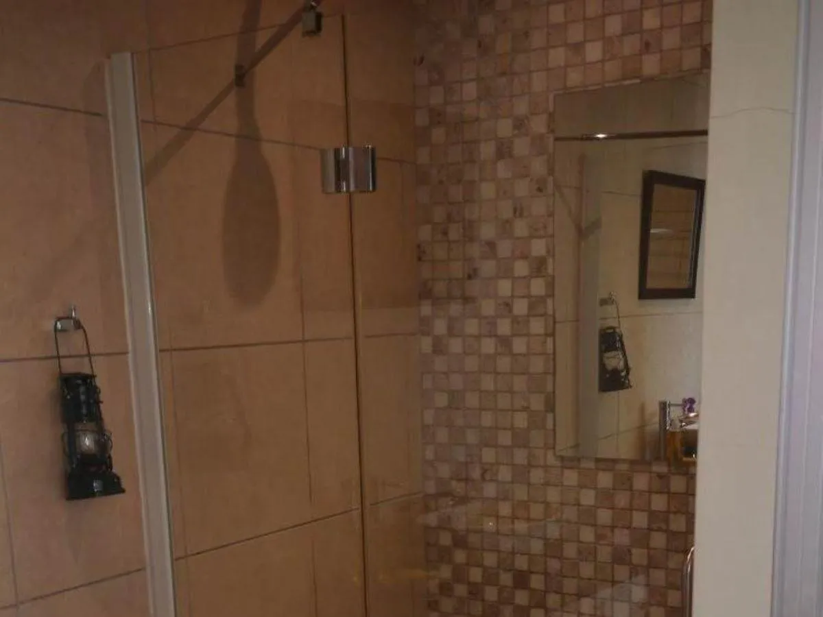 Shower in Nautica