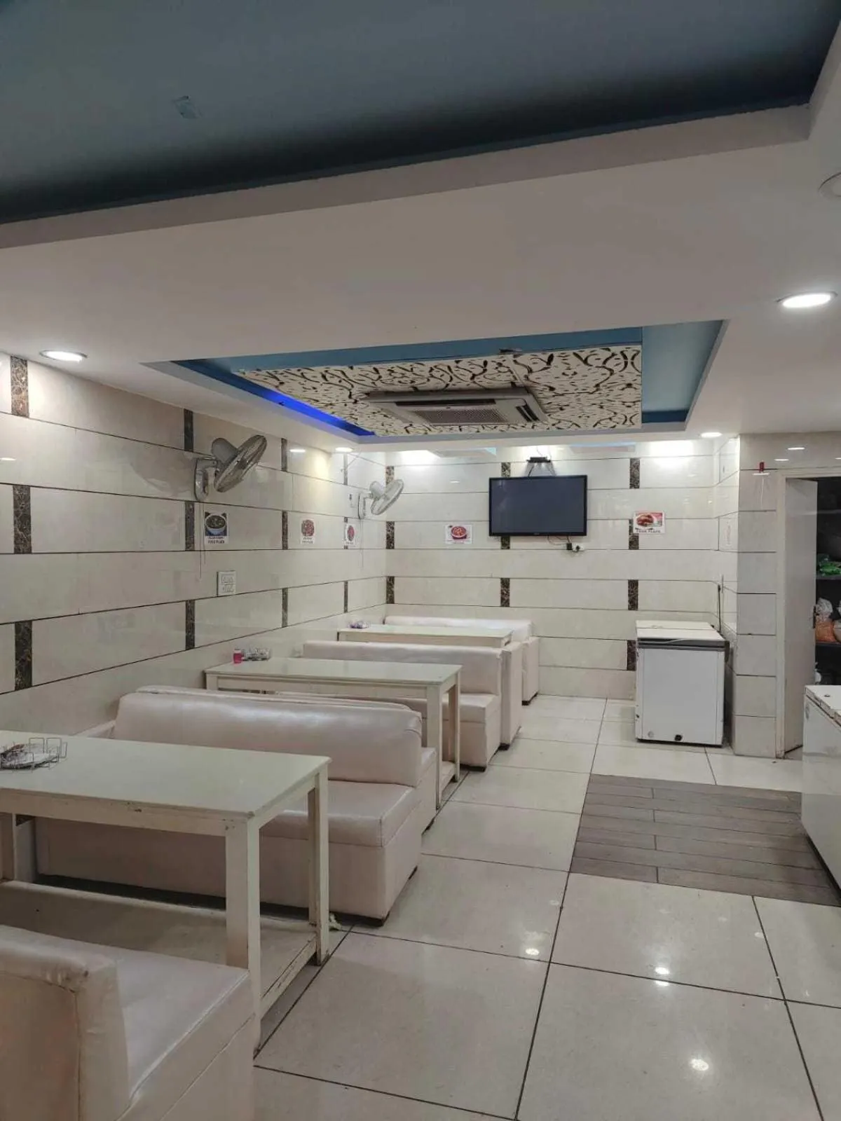 Restaurant/places to eat in Hotel O Food Plaza