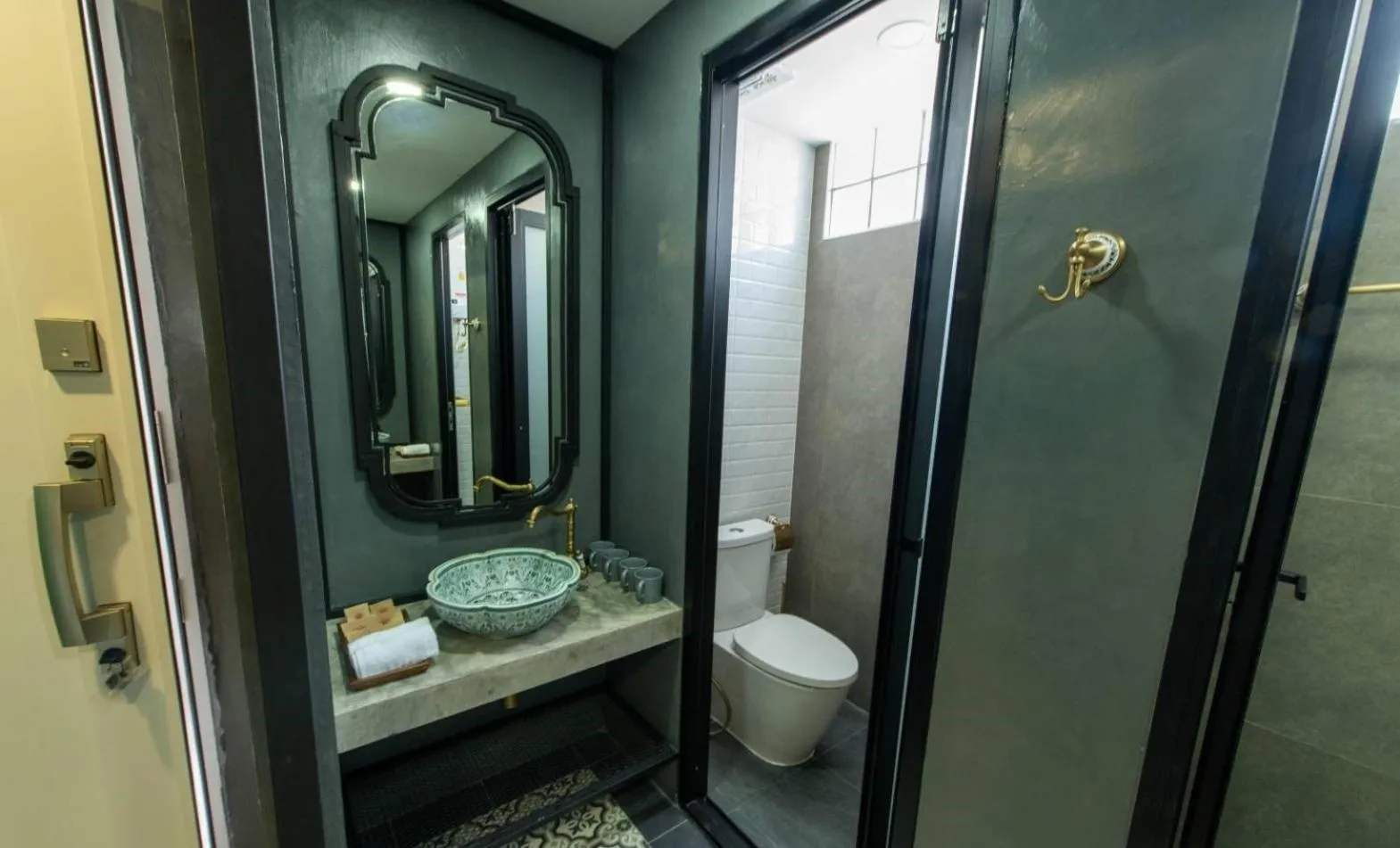 Lynlan Hostel & Cafe