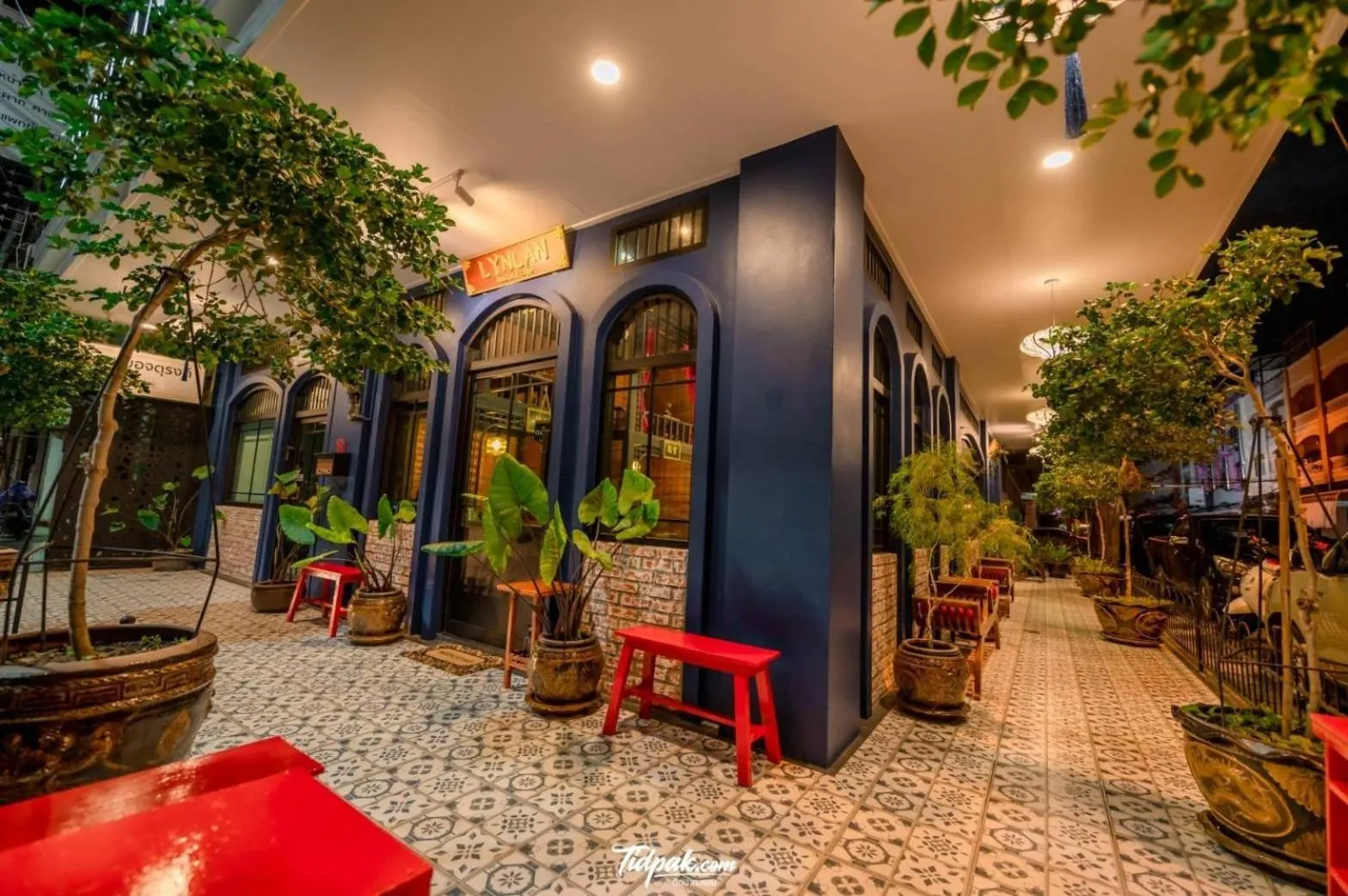 Lynlan Hostel & Cafe