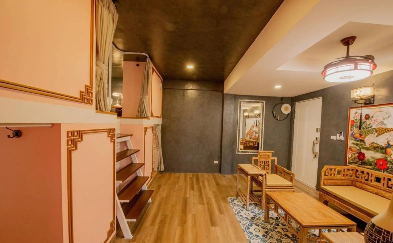 Lynlan Hostel & Cafe