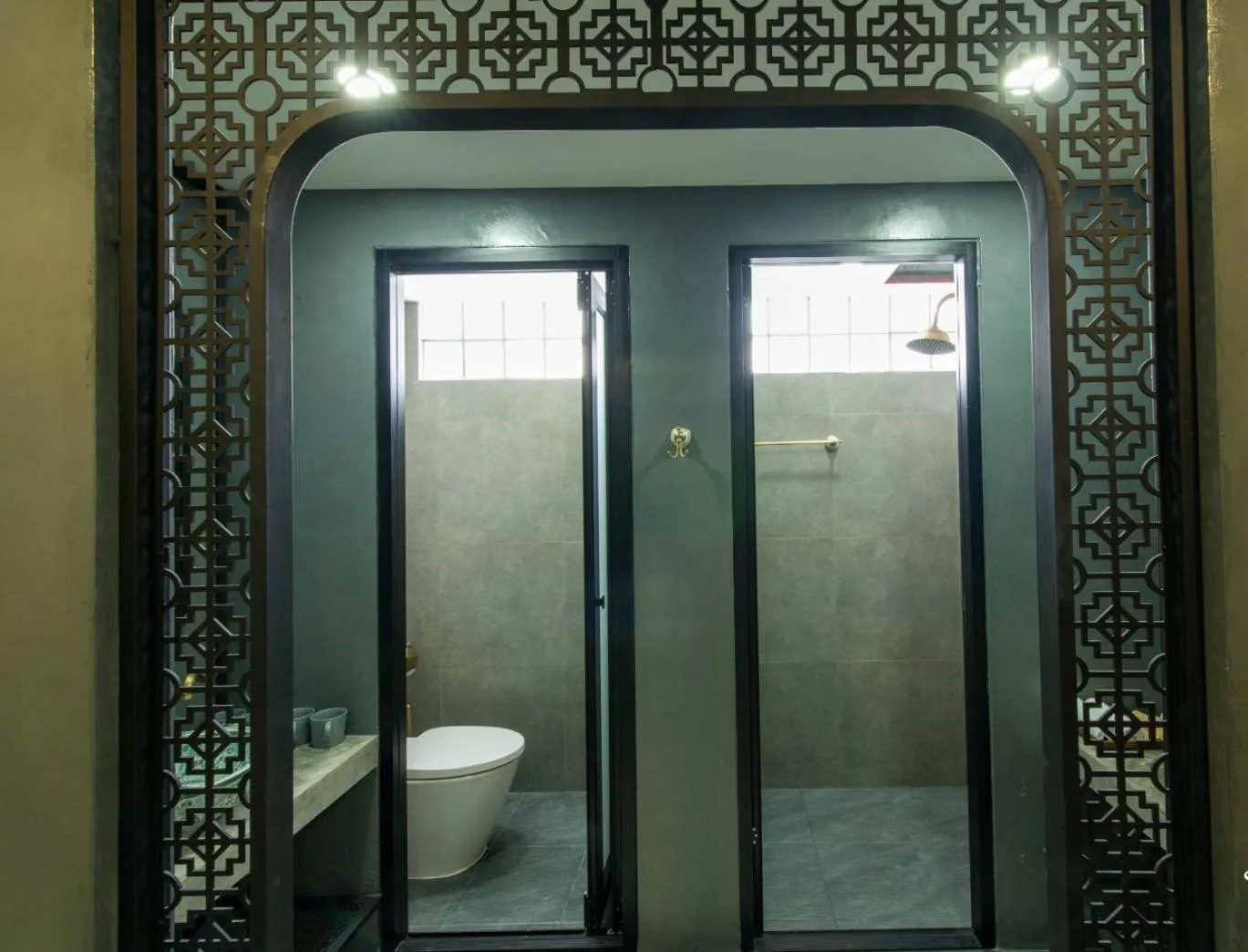 Lynlan Hostel & Cafe