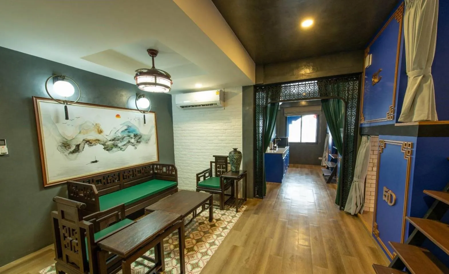 Lynlan Hostel & Cafe