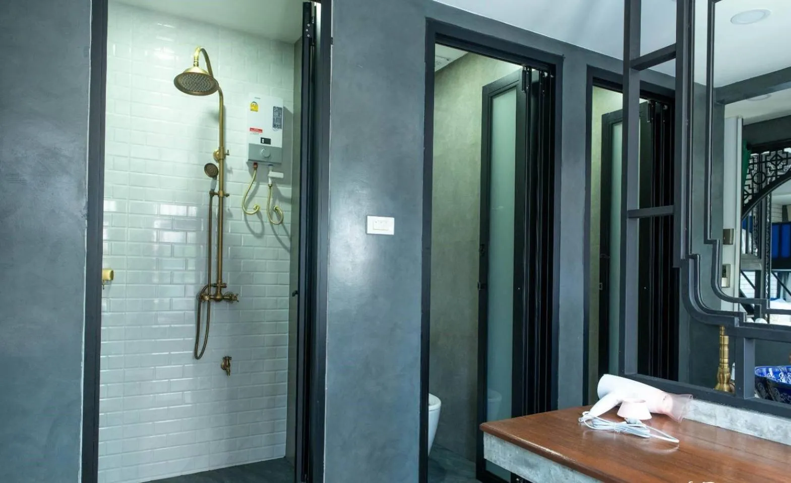 Lynlan Hostel & Cafe