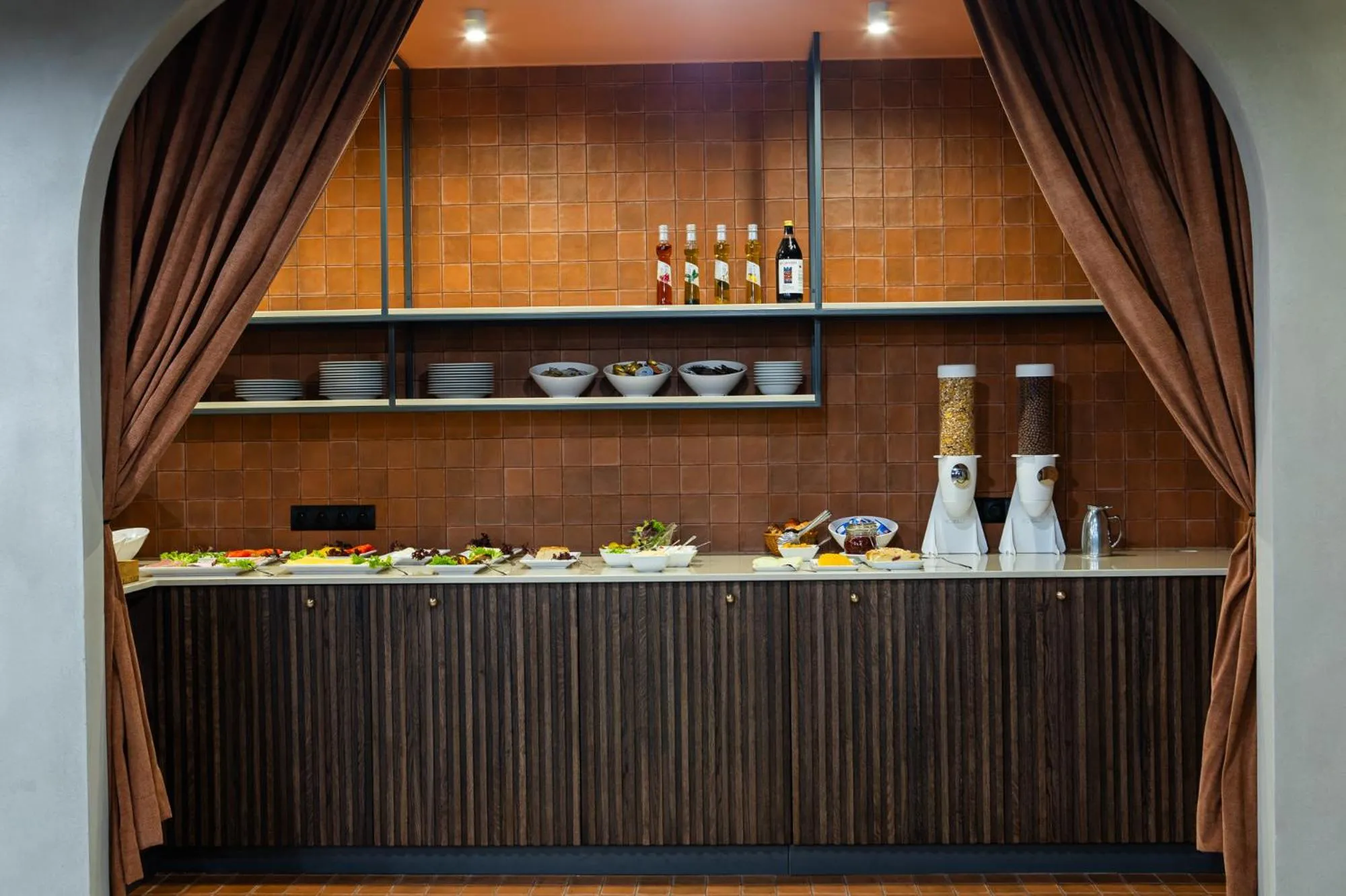 Food and drinks in Gold Hotel