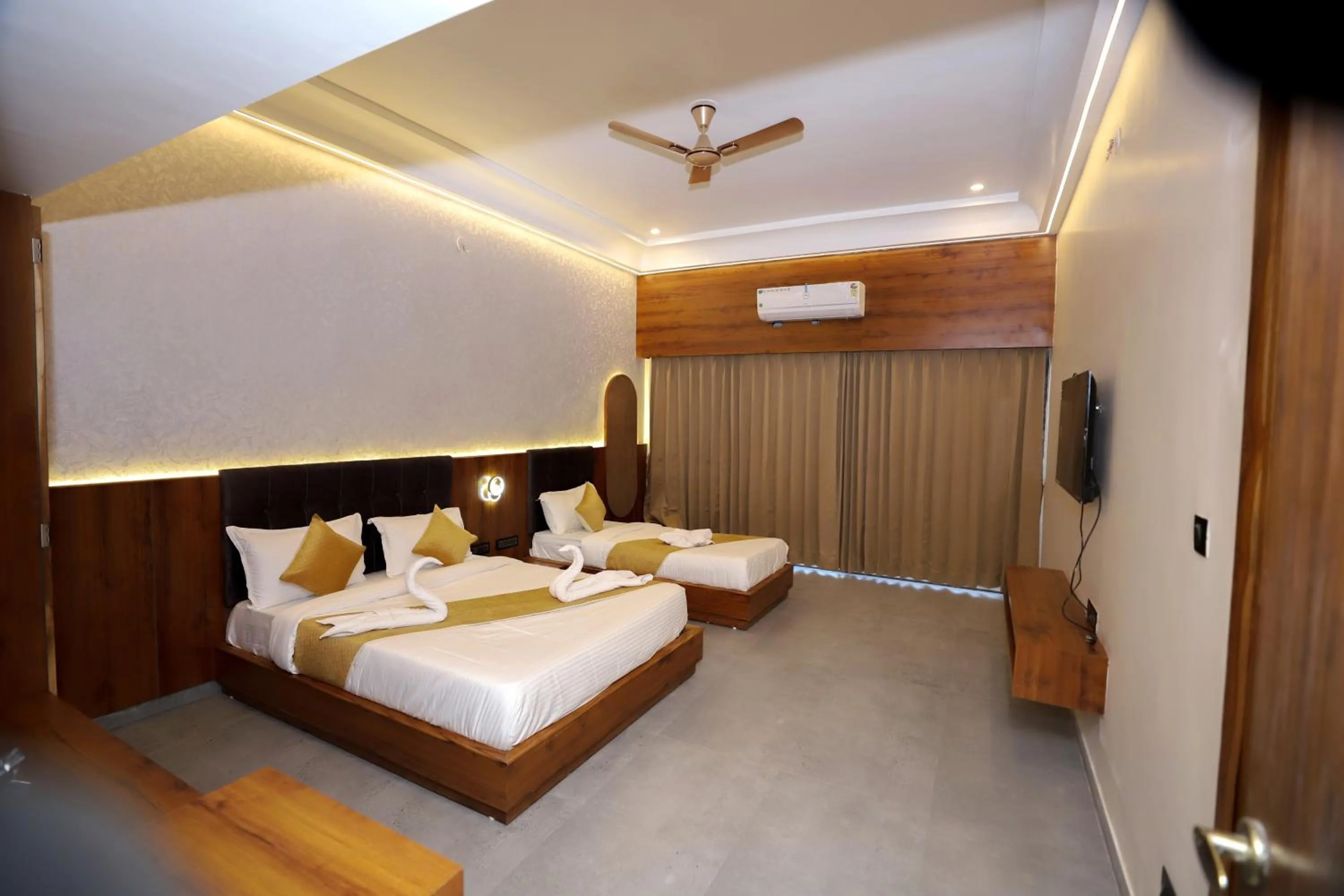 Bedroom, Bed in Nature Retreat Resorts- Life in Nature