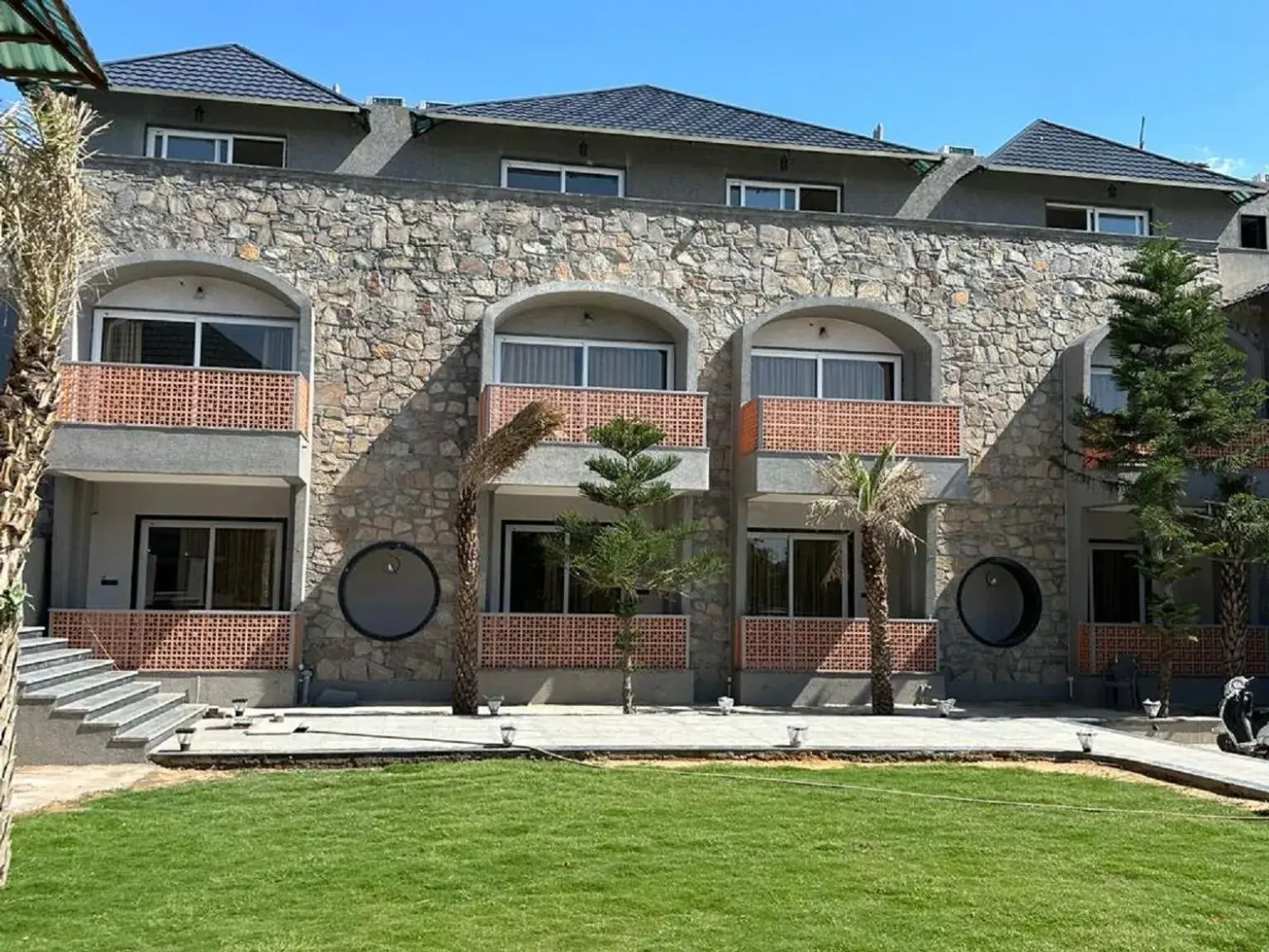 Property building in Nature Retreat Resorts- Life in Nature Property building in Nature Retreat Resorts- Life in Nature