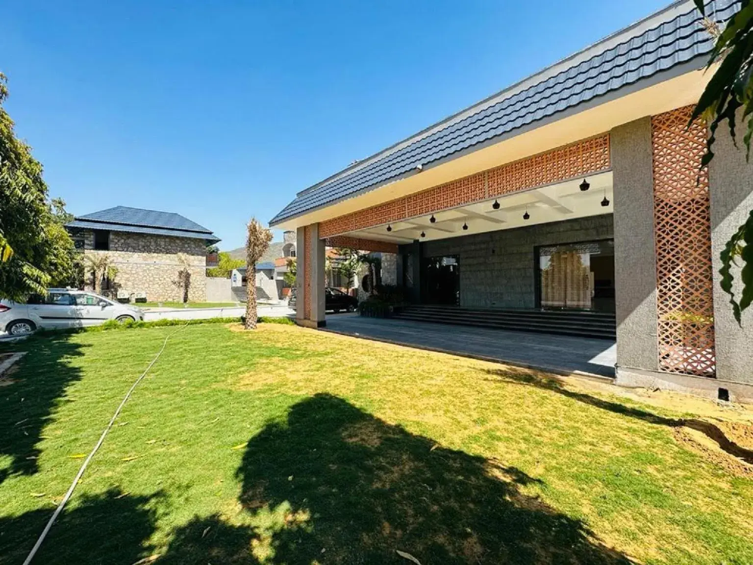 Property building in Nature Retreat Resorts- Life in Nature Property building in Nature Retreat Resorts- Life in Nature