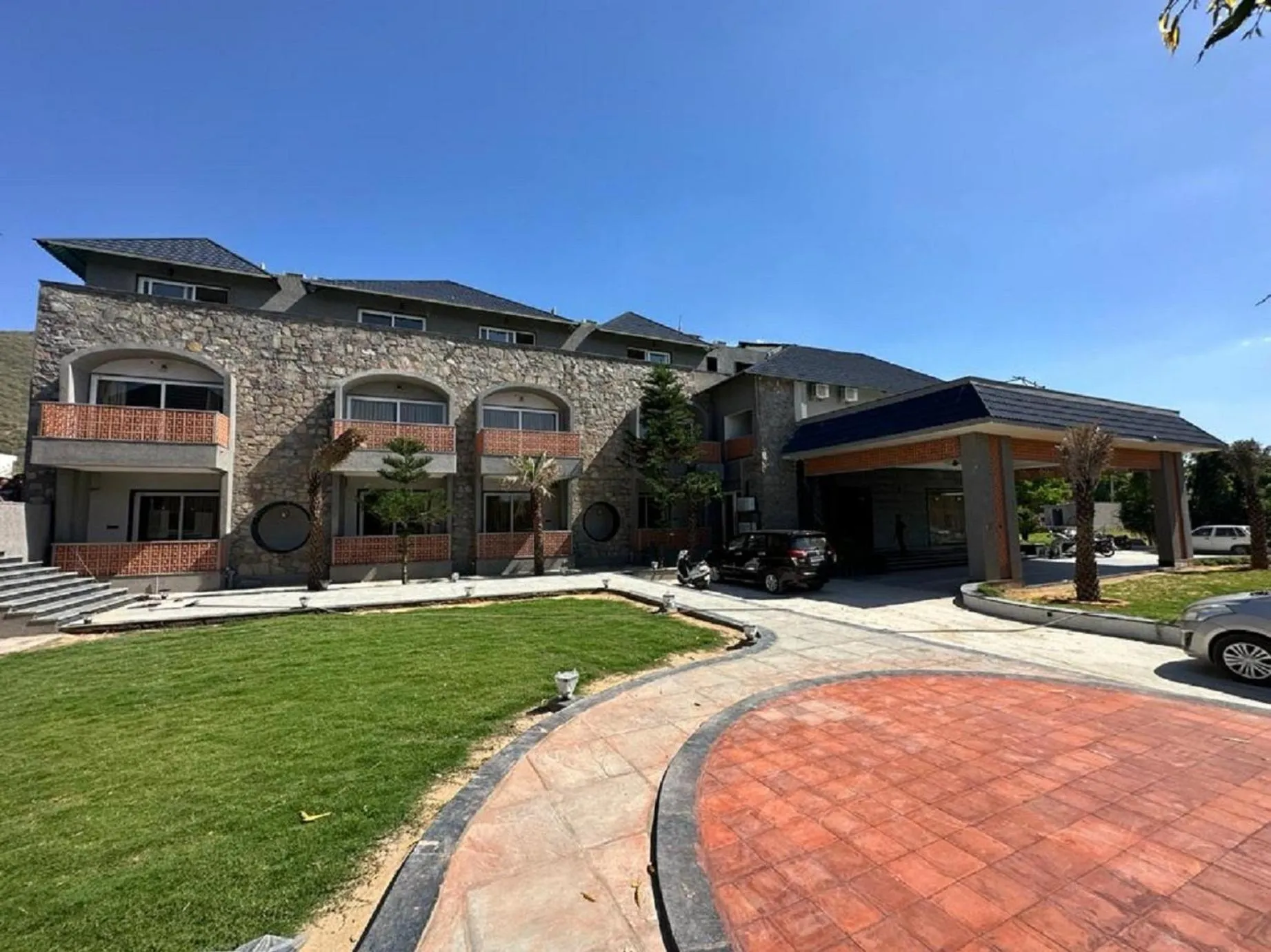 Property building in Nature Retreat Resorts- Life in Nature