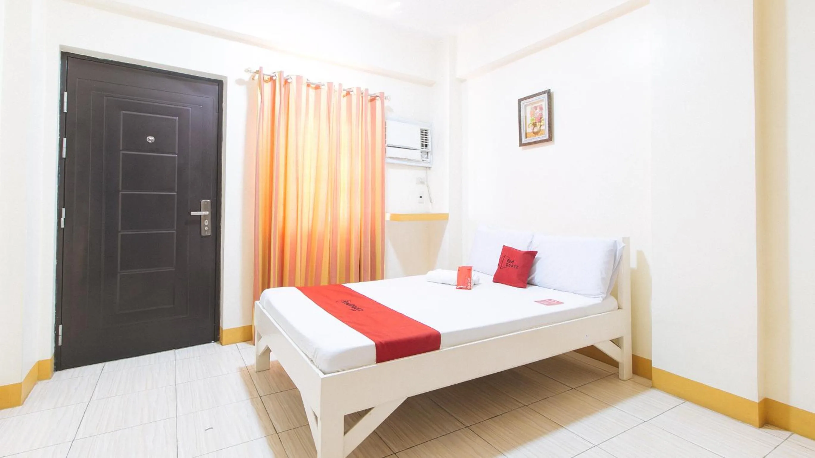 Bed in RedDoorz @ Golden Skye Hotel Guagua