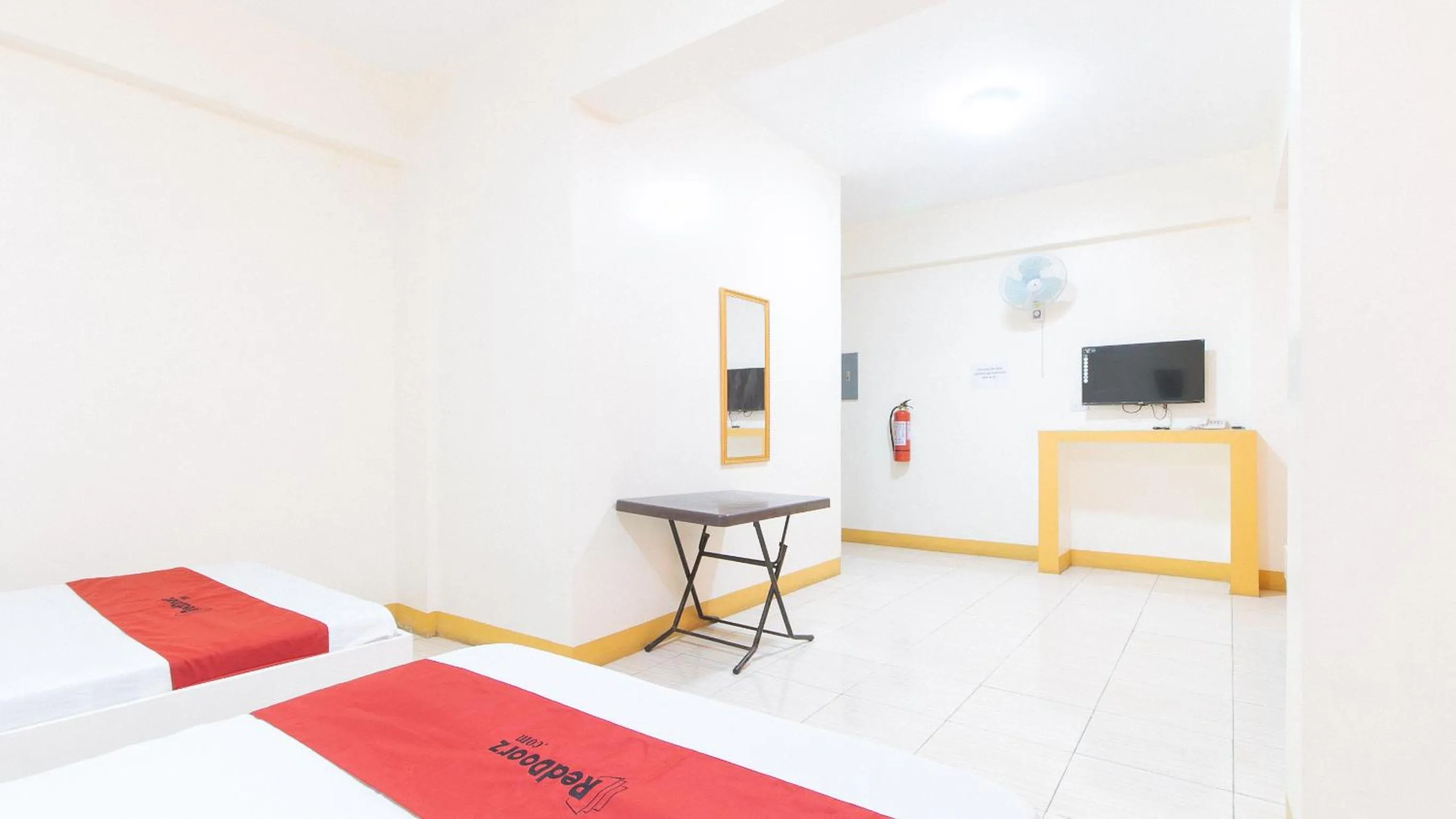 Photo of the whole room, Bed in RedDoorz @ Golden Skye Hotel Guagua