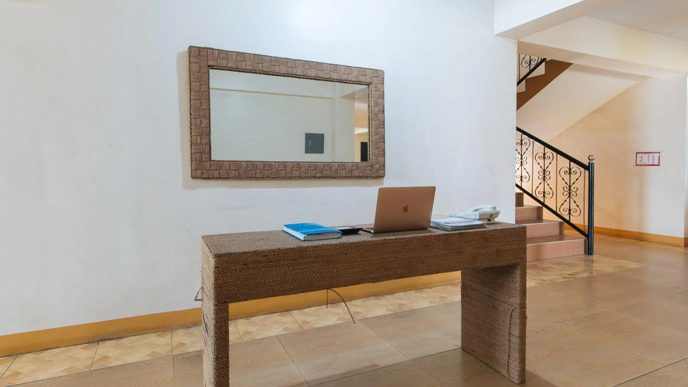 Lobby or reception in RedDoorz @ Golden Skye Hotel Guagua