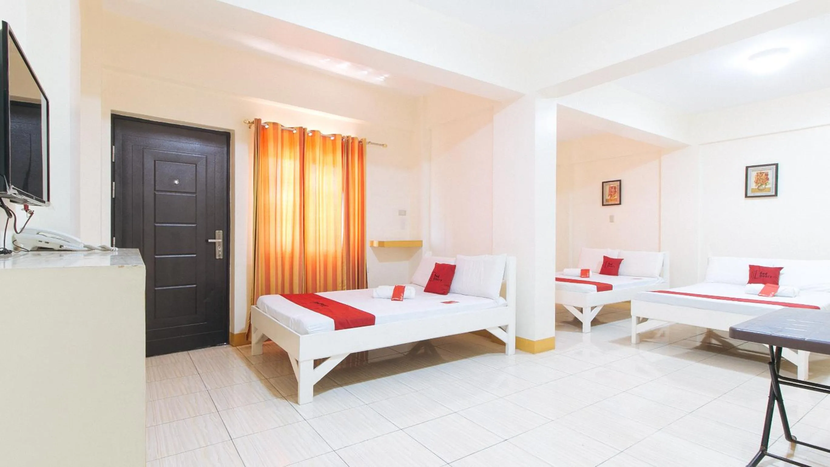 Photo of the whole room, Bed in RedDoorz @ Golden Skye Hotel Guagua