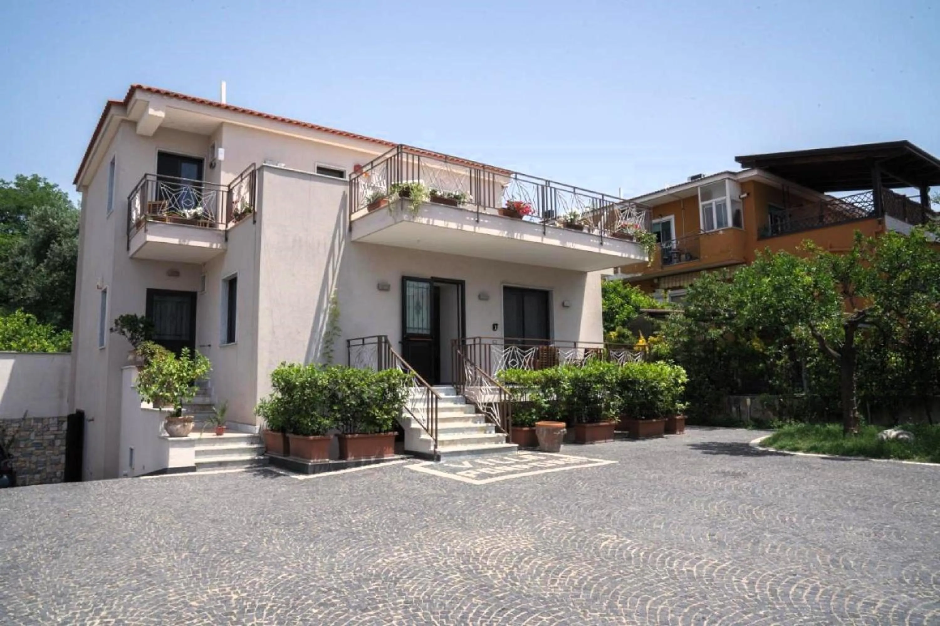 Property building in Villa Porpora