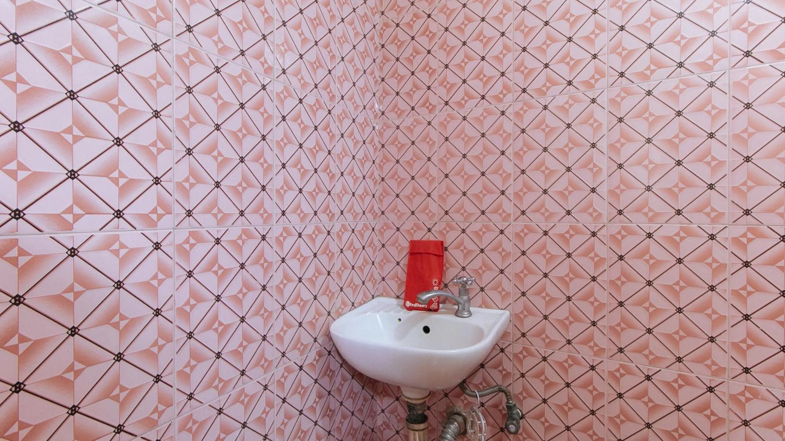 Bathroom in RedDoorz @ Golden Victory Hotel Mabalacat Pampanga