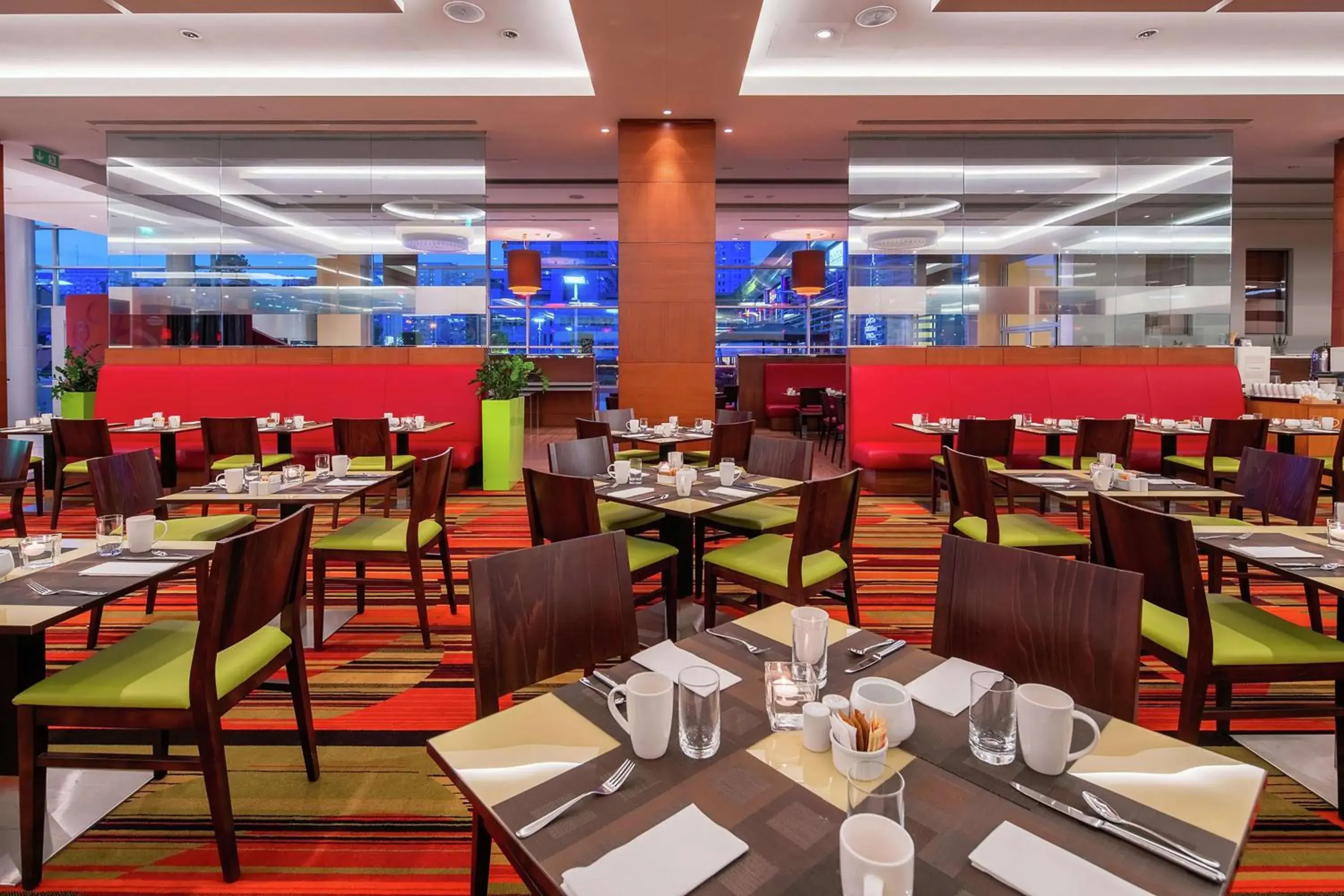 Restaurant/places to eat in Hilton Warsaw City Hotel Restaurant/places to eat in Hilton Warsaw City Hotel