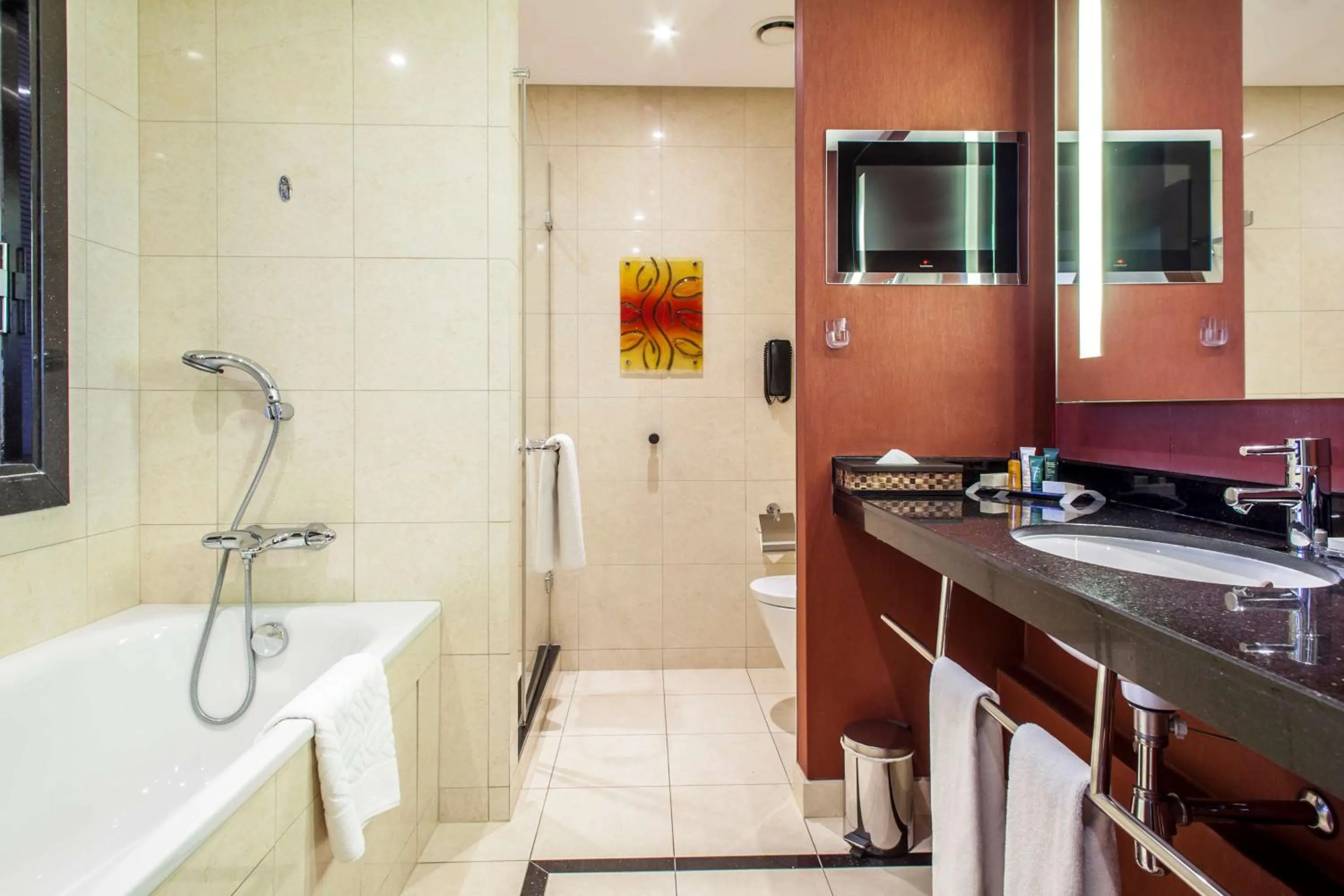 King Deluxe Business Room in Hilton Warsaw City Hotel