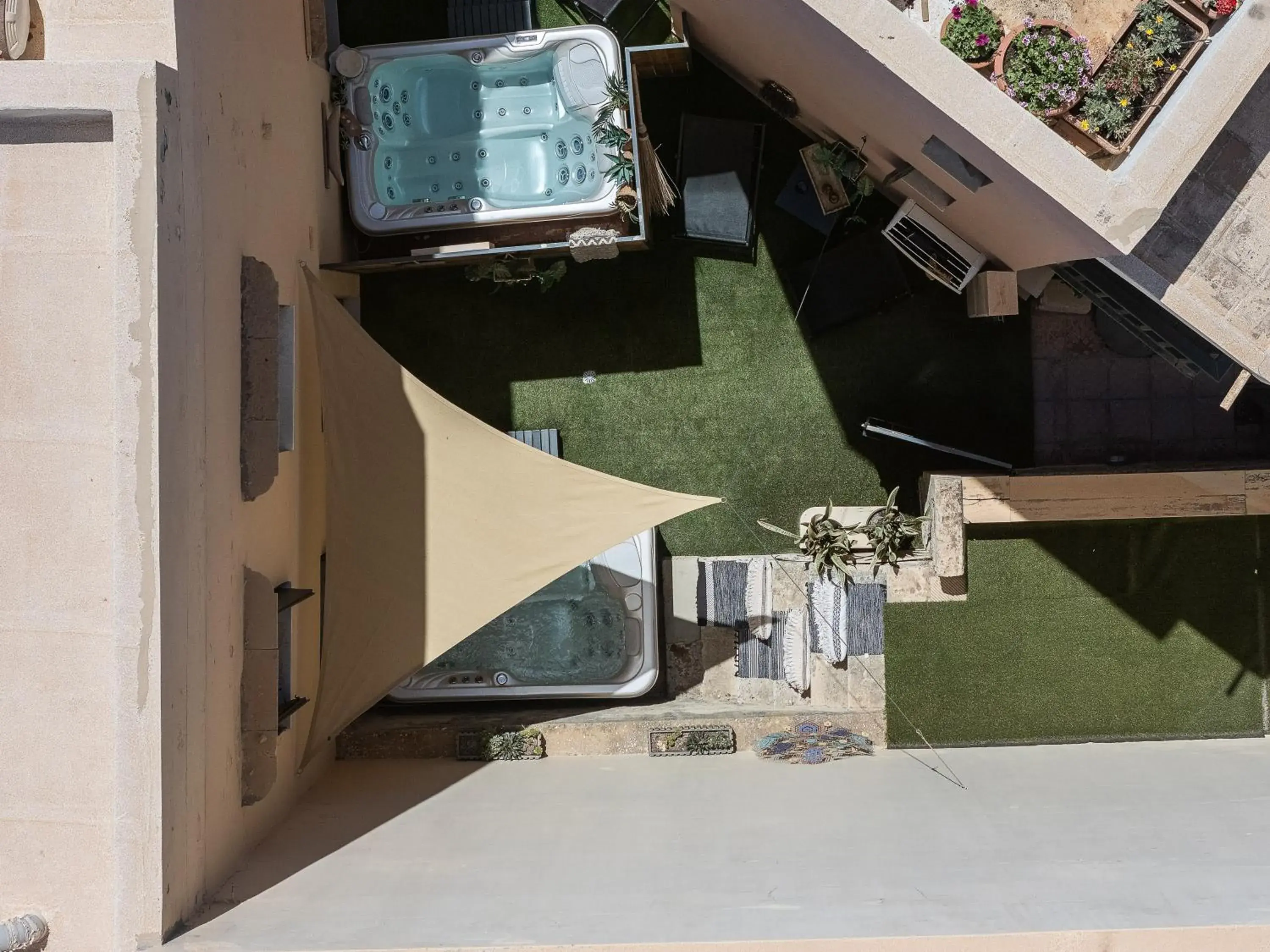 Suite with Hot Tub in Gateway Suites Suite with Hot Tub in Gateway Suites