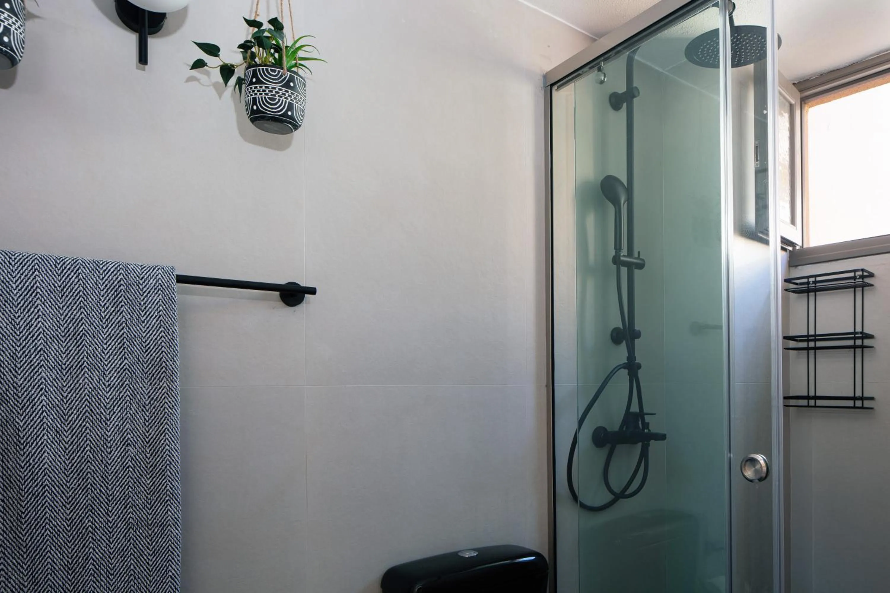 Shower in Gateway Suites