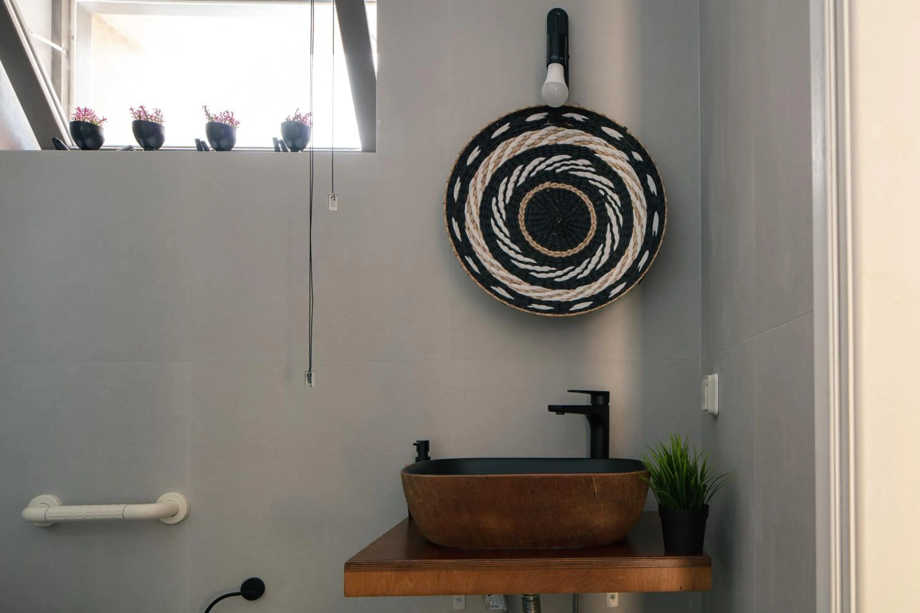 Shower in Gateway Suites