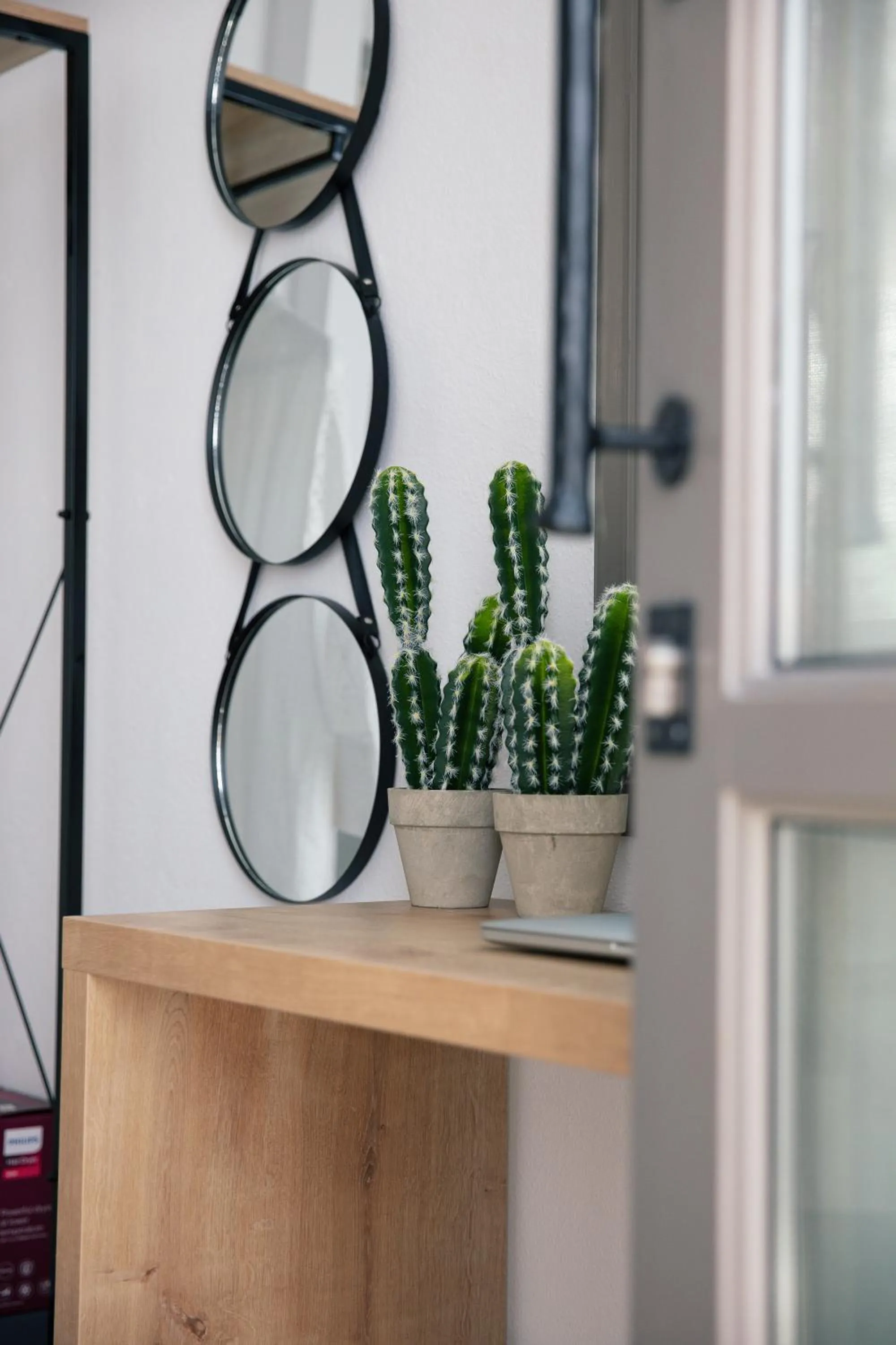 Decorative detail in Gateway Suites