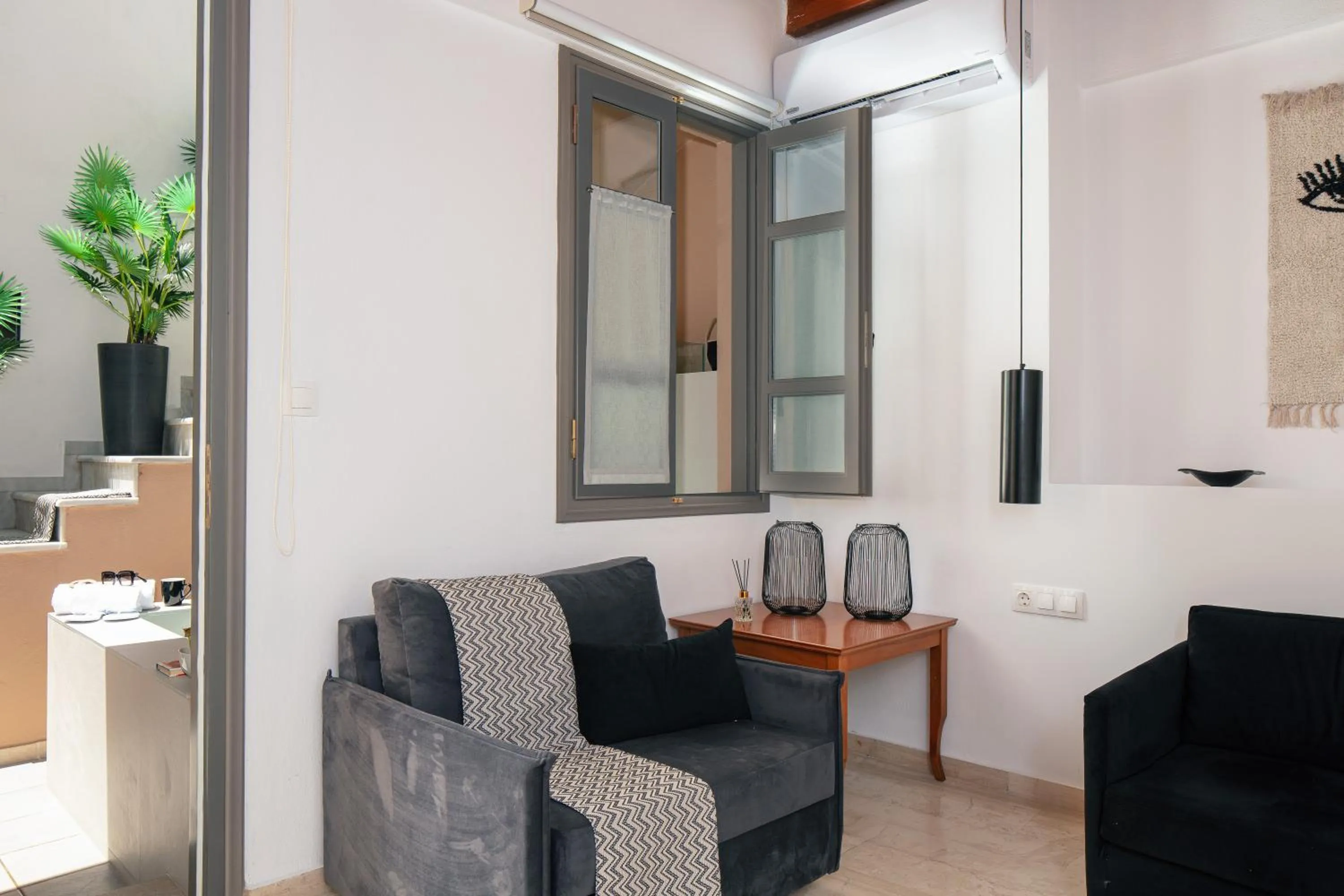 Swimming pool in Gateway Suites