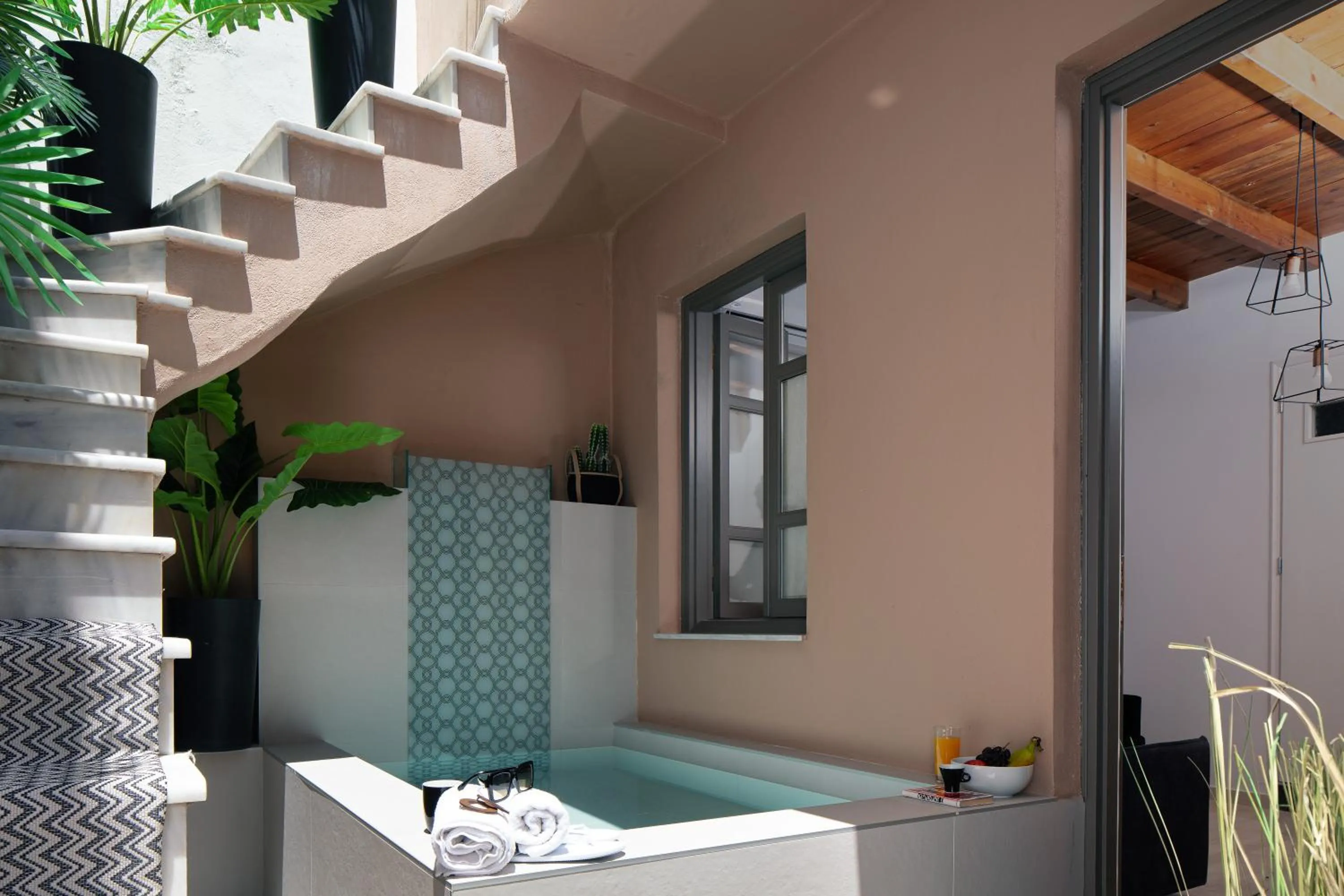 Swimming pool in Gateway Suites