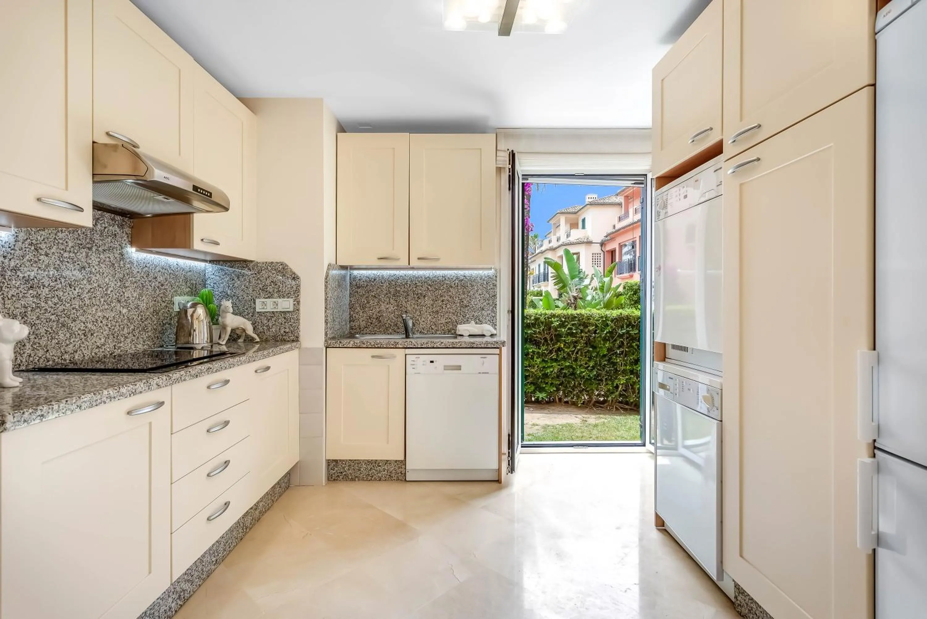 YOLO Spaces - Sotogrande Marina Boutique Apartment