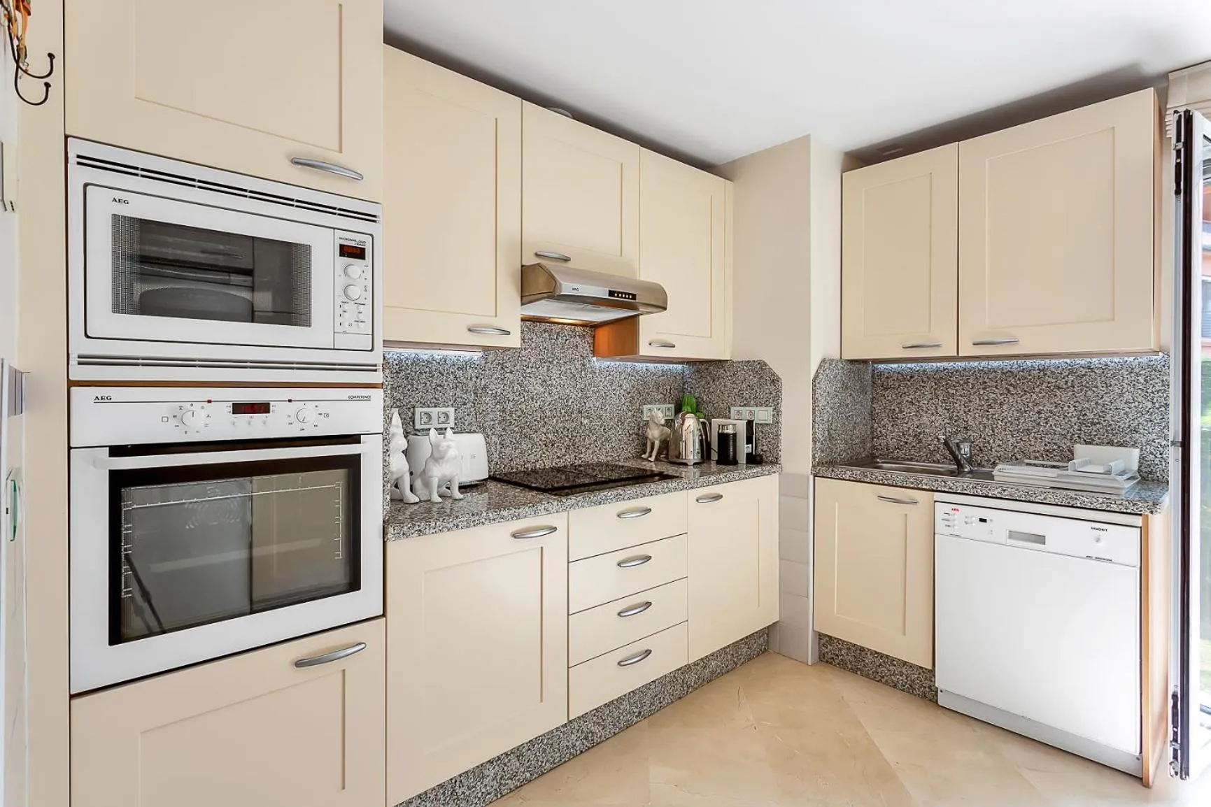 YOLO Spaces - Sotogrande Marina Boutique Apartment