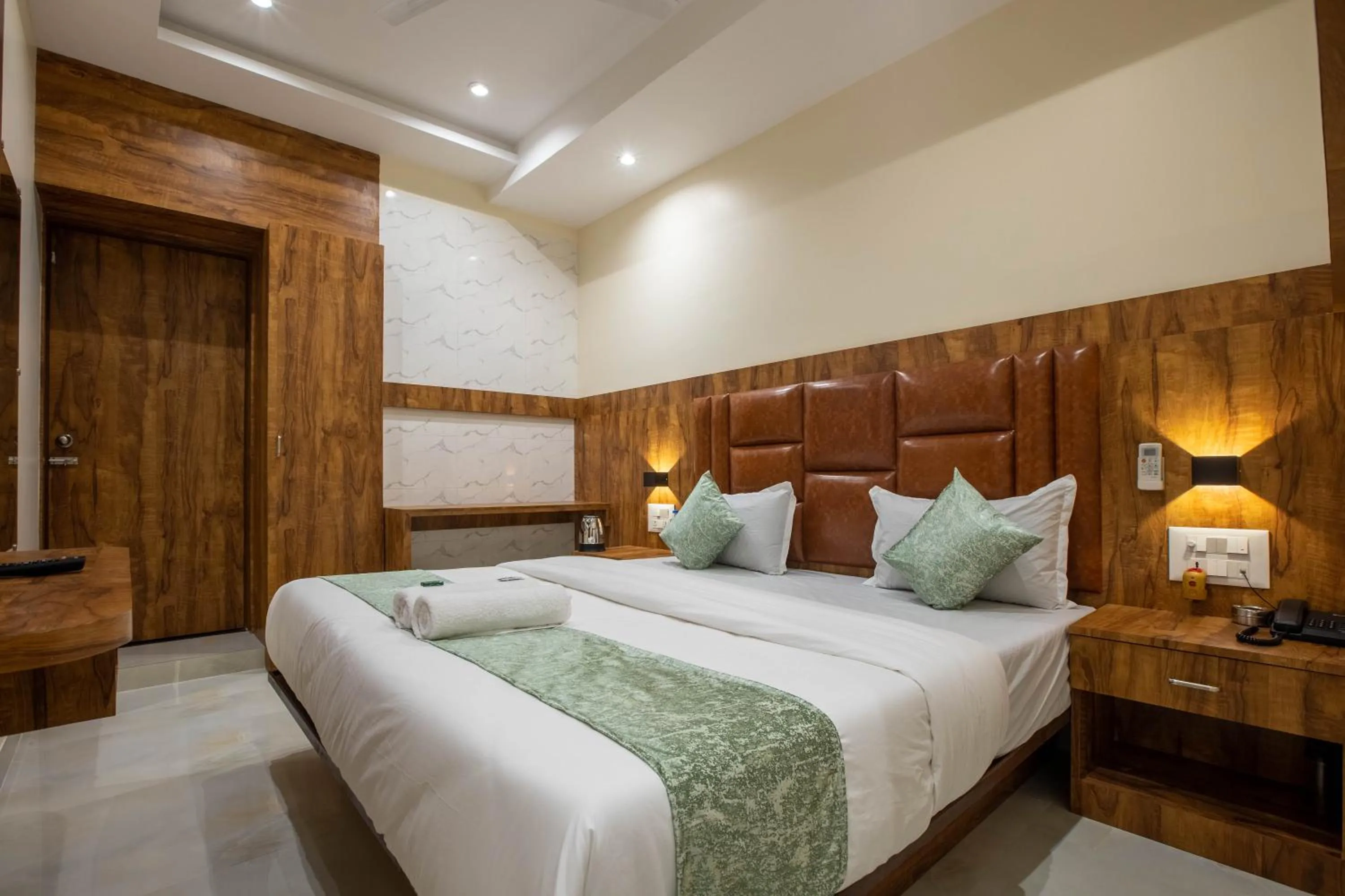 Bed in Hotels Heraa International