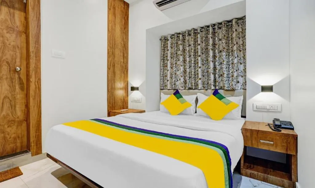 Bedroom, Bed in Hotels Heraa International