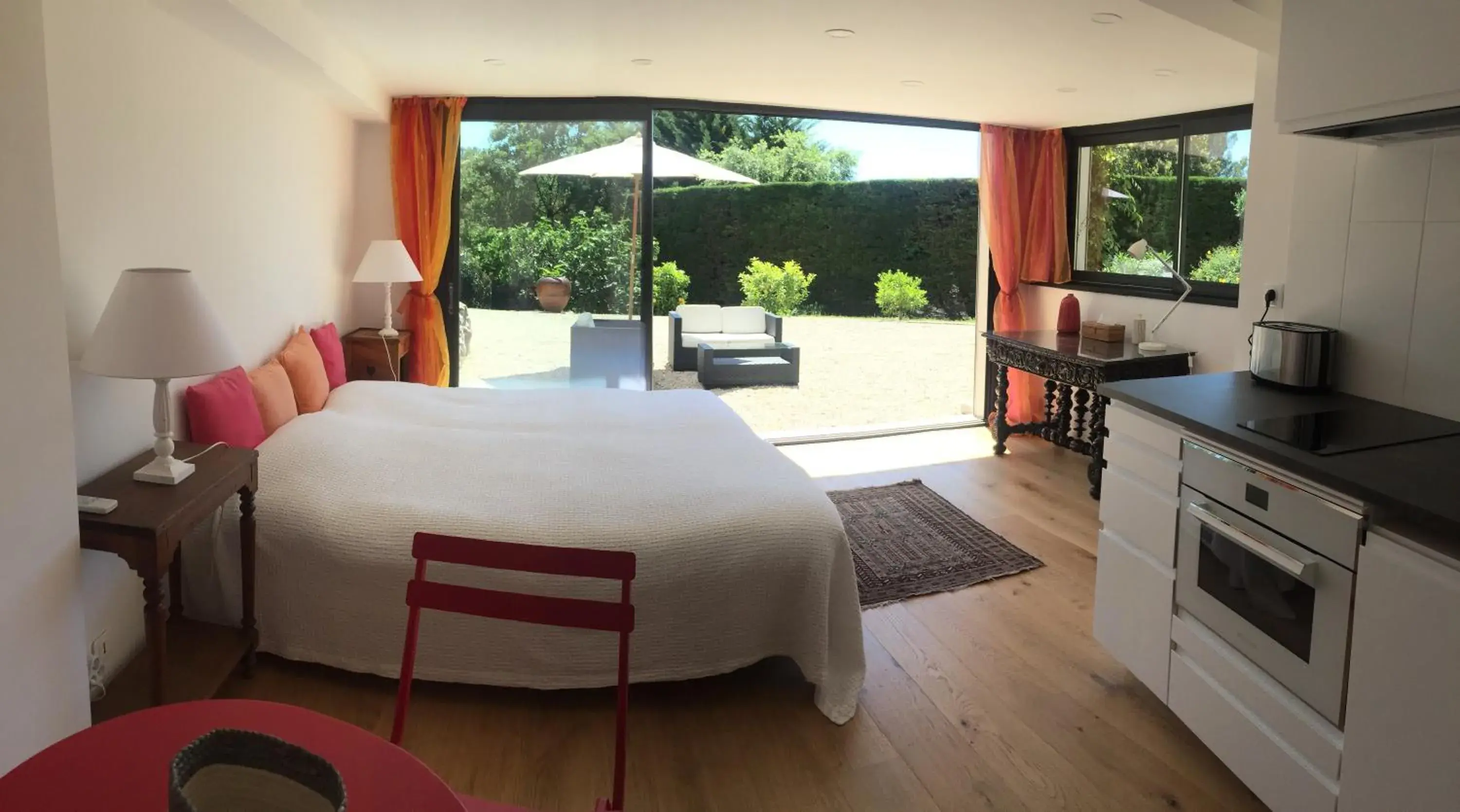 studio 36m2, dans un beau domaine privée au calme. studio 36m2, dans un beau domaine privée au calme.