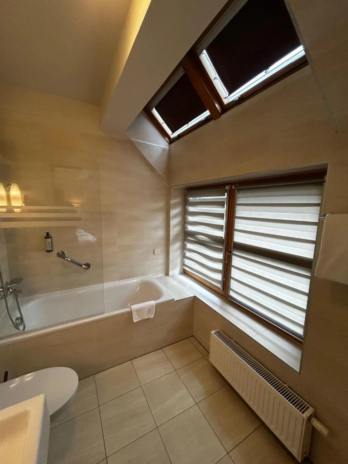 Shower in Dom Oliwski