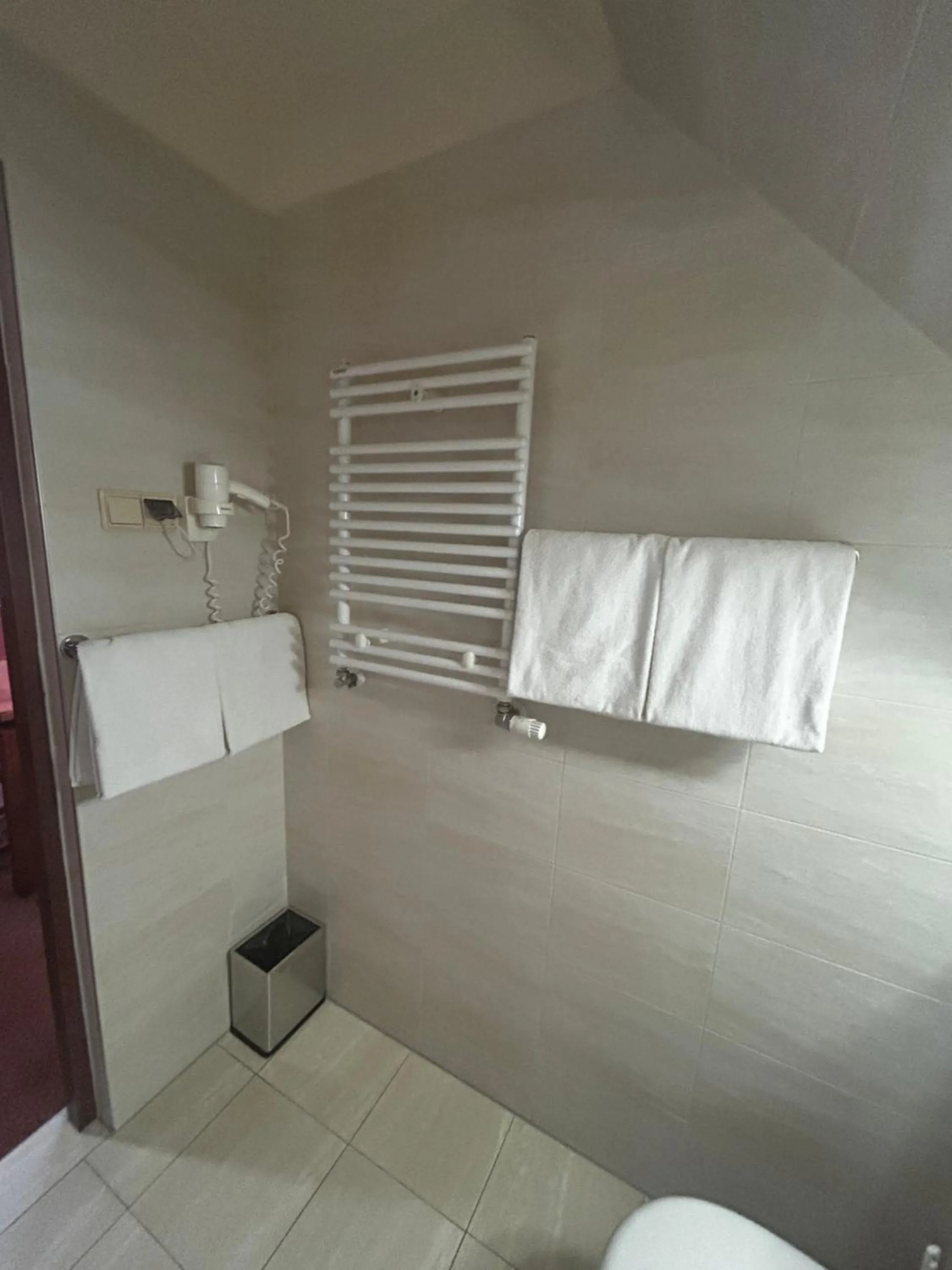 Shower in Dom Oliwski