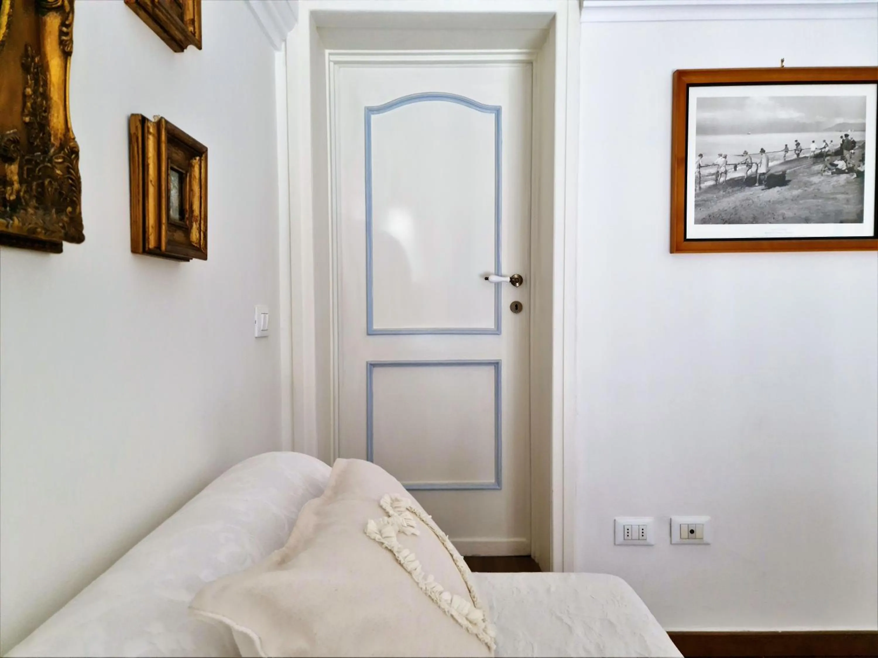 Living room, Bed in Suite Carducci Viareggio