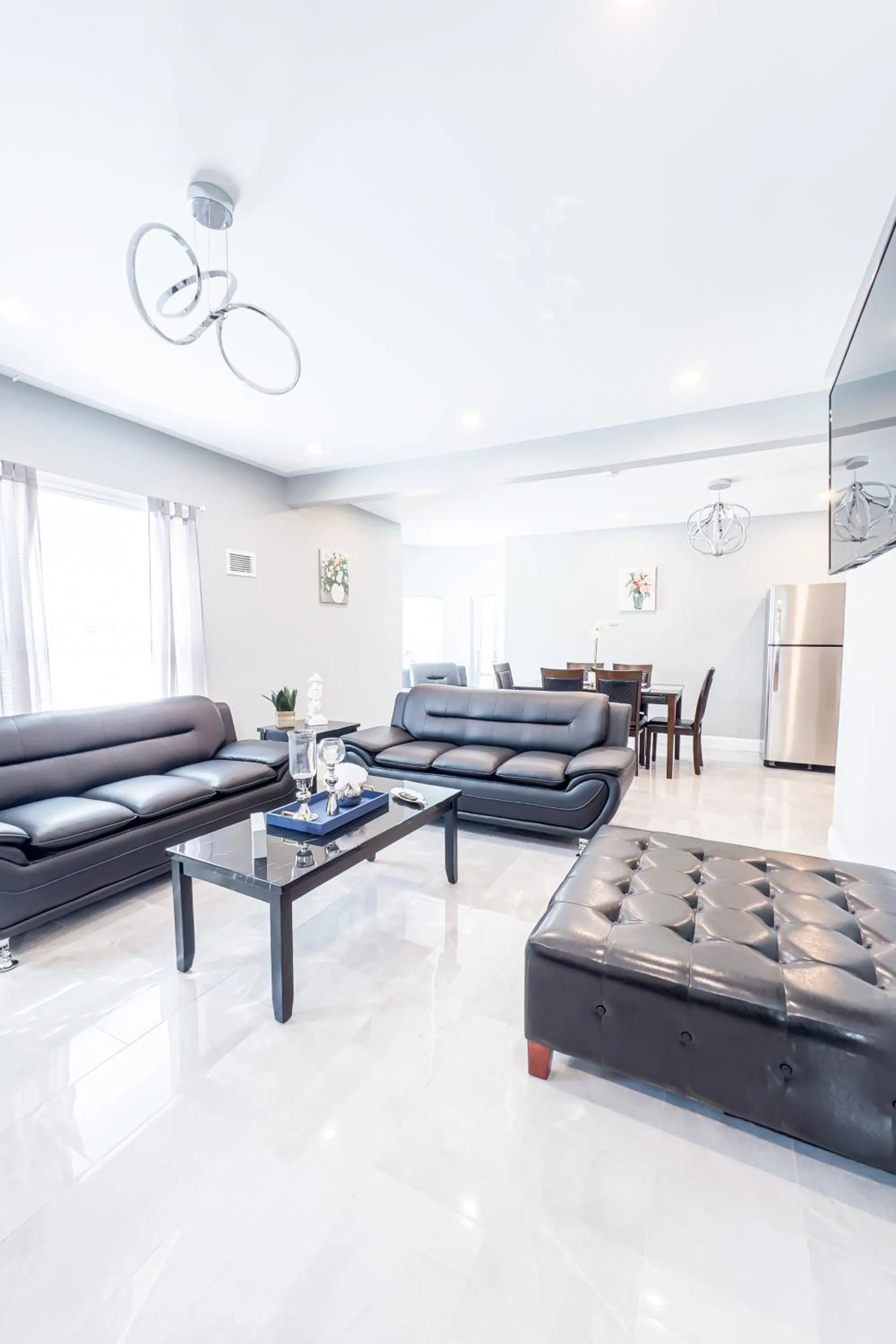 Living room, Bed in The Cedar Chateau