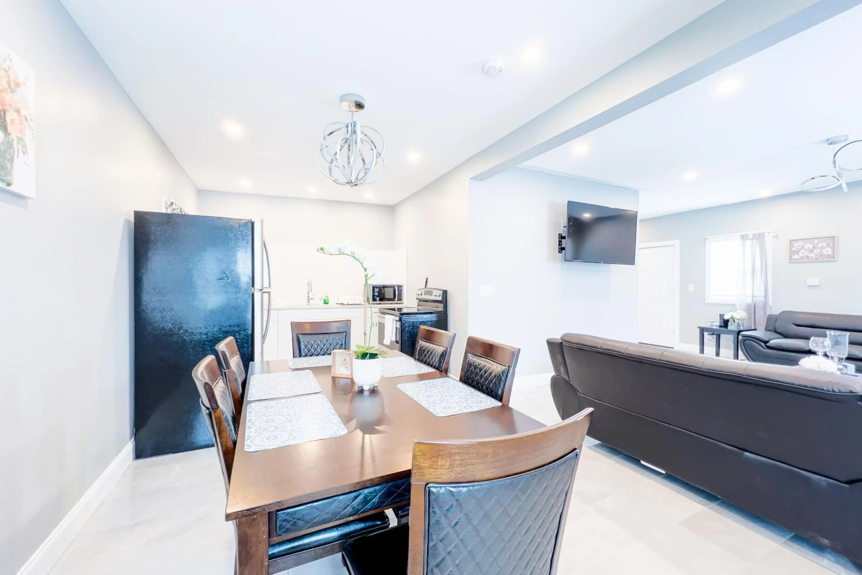 TV and multimedia in The Cedar Chateau