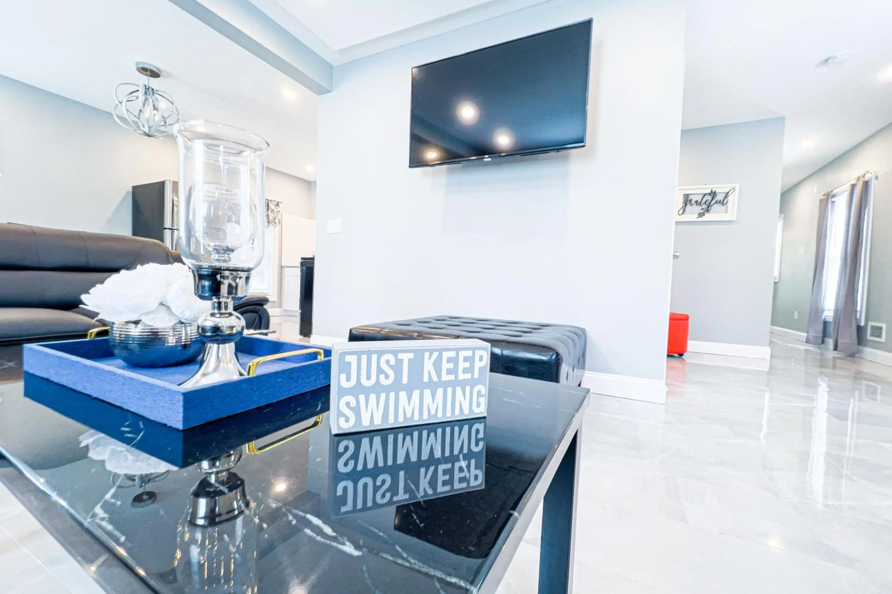 TV and multimedia in The Cedar Chateau