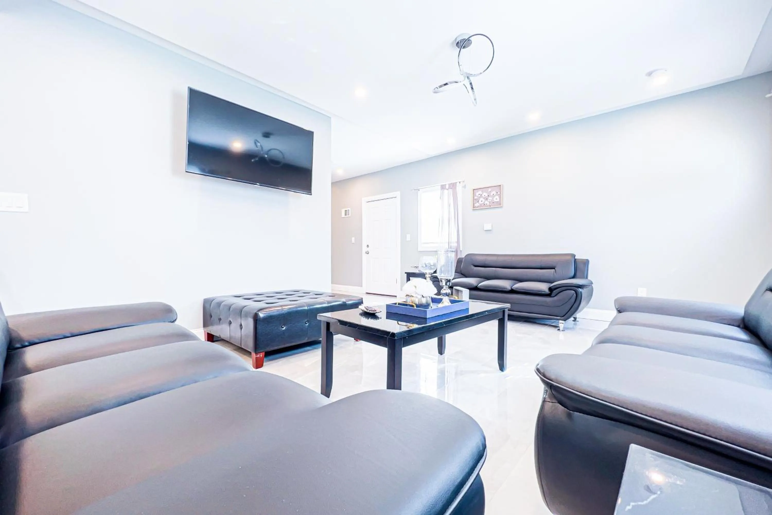 TV and multimedia in The Cedar Chateau